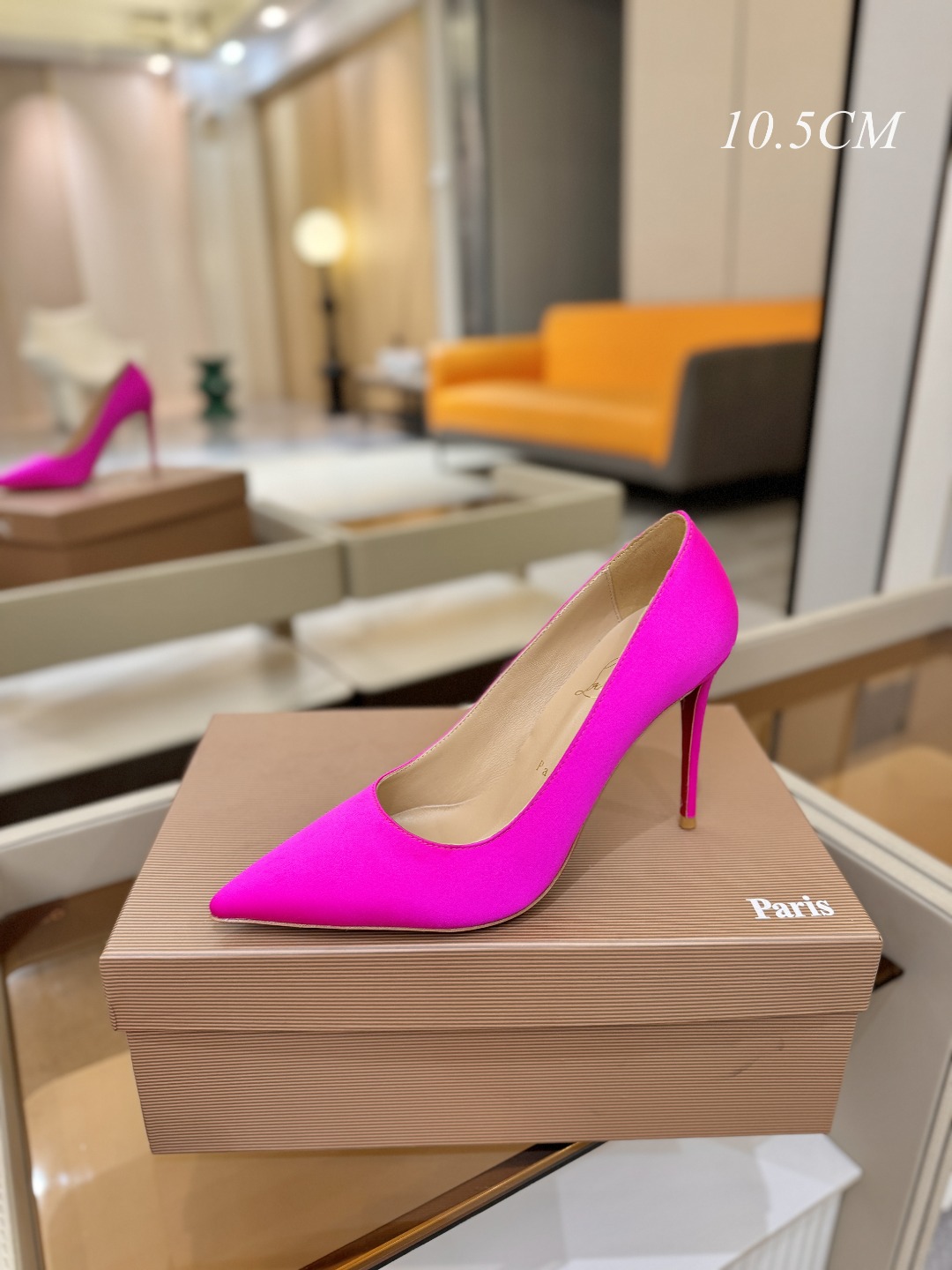 真丝单鞋（经典款）质感立体穿出时尚芭莎的气质优质皮里更加柔软透气，无敌瘦腿，穿上立马拉升腿的长度～涵深刻