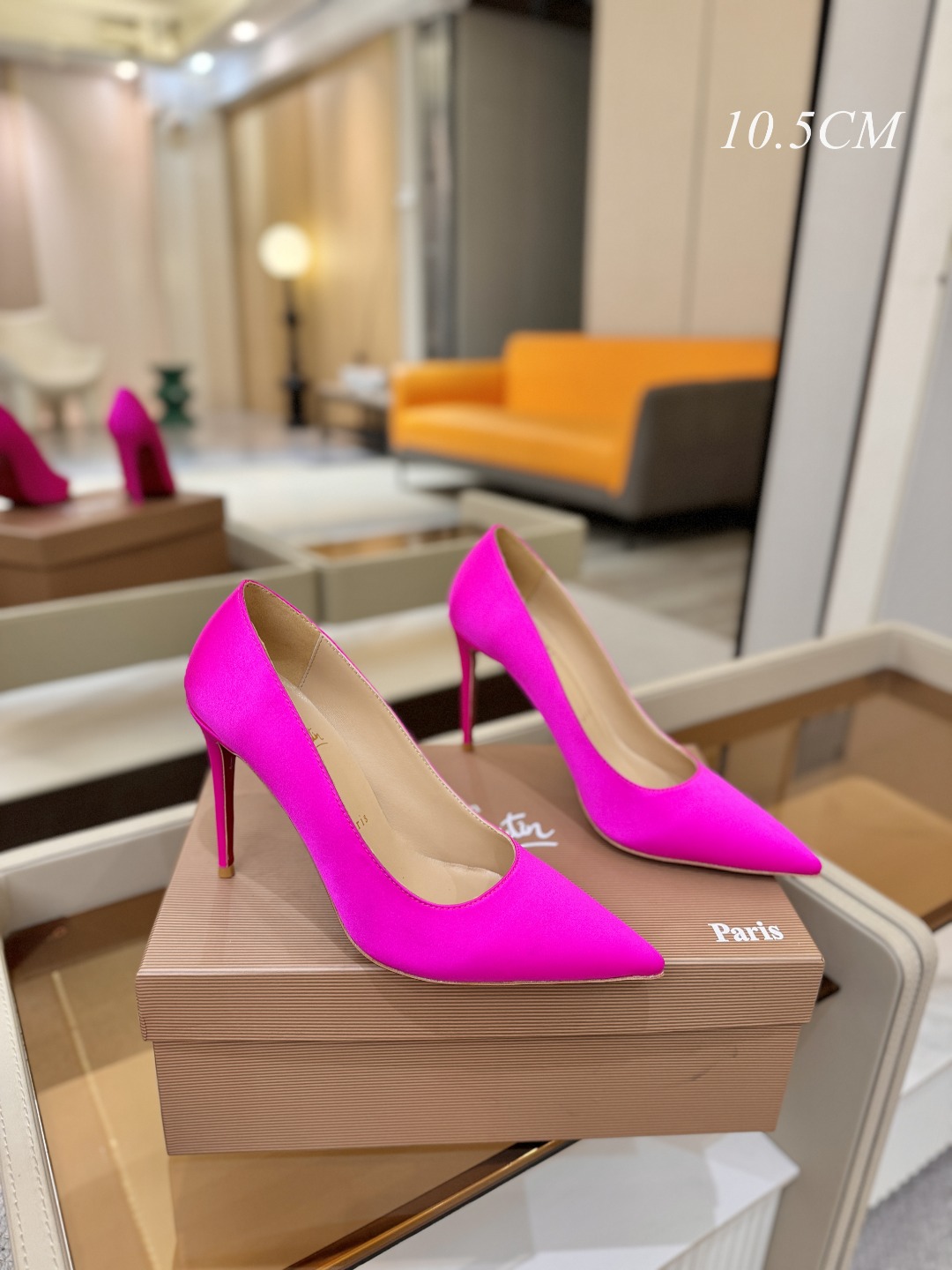 真丝单鞋（经典款）质感立体穿出时尚芭莎的气质优质皮里更加柔软透气，无敌瘦腿，穿上立马拉升腿的长度～涵深刻