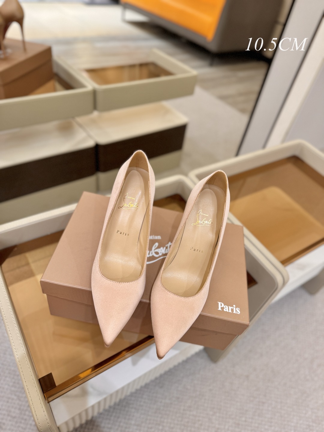 真丝单鞋（经典款）质感立体穿出时尚芭莎的气质优质皮里更加柔软透气，无敌瘦腿，穿上立马拉升腿的长度～涵深刻