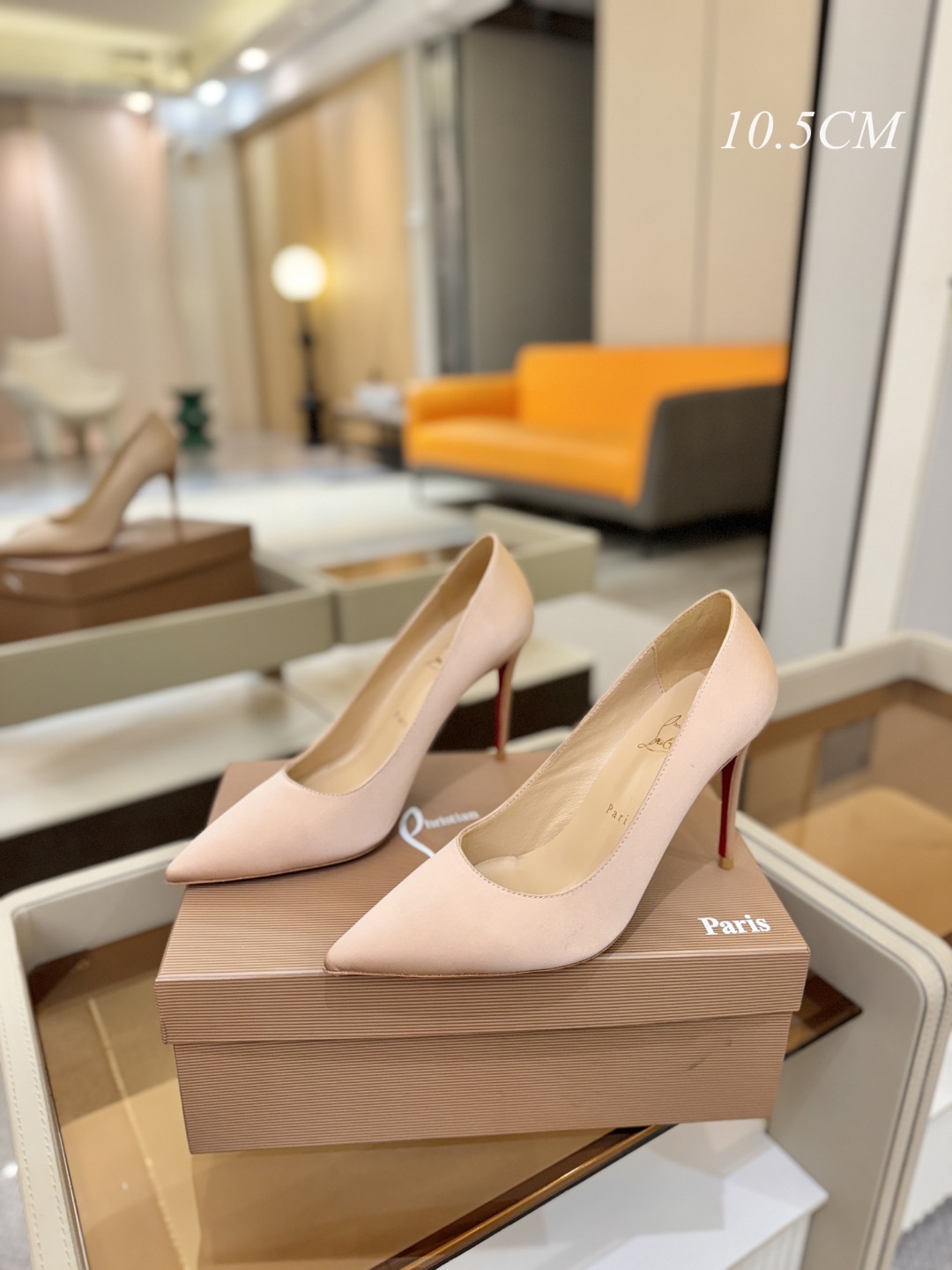 真丝单鞋（经典款）质感立体穿出时尚芭莎的气质优质皮里更加柔软透气，无敌瘦腿，穿上立马拉升腿的长度～涵深刻