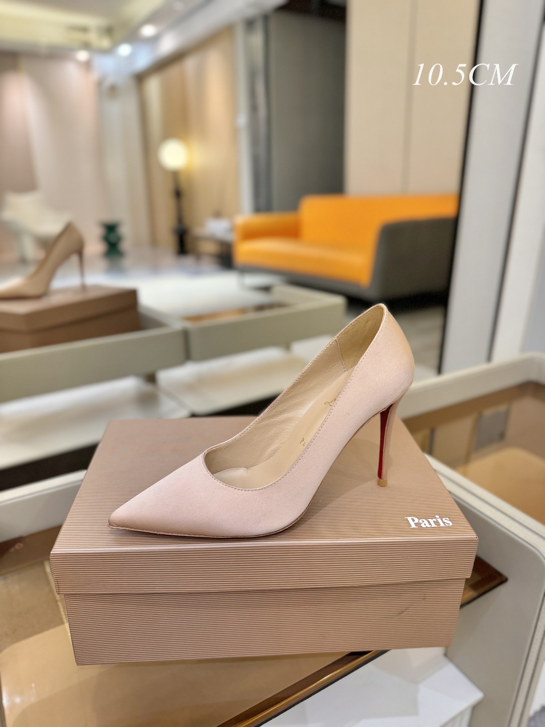 真丝单鞋（经典款）质感立体穿出时尚芭莎的气质优质皮里更加柔软透气，无敌瘦腿，穿上立马拉升腿的长度～涵深刻