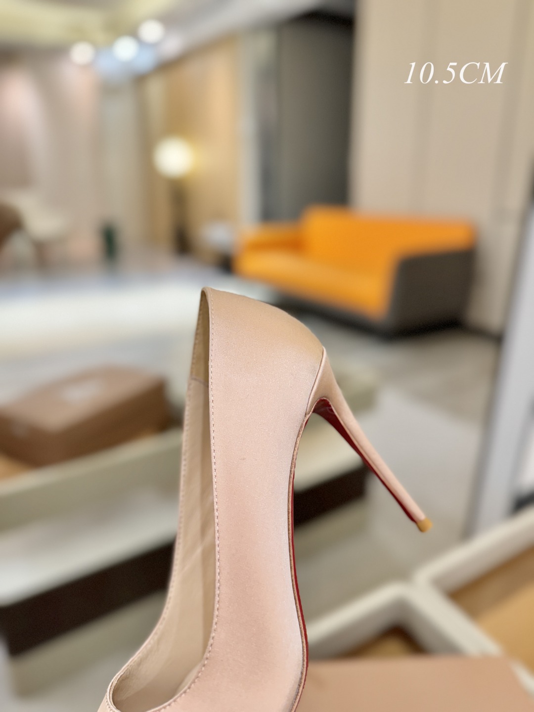 真丝单鞋（经典款）质感立体穿出时尚芭莎的气质优质皮里更加柔软透气，无敌瘦腿，穿上立马拉升腿的长度～涵深刻