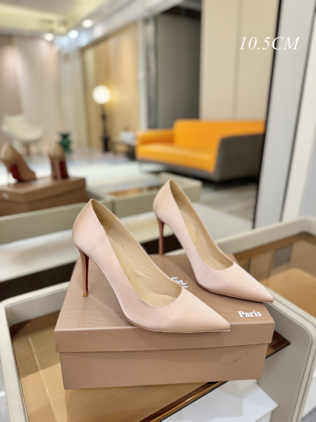 真丝单鞋（经典款）质感立体穿出时尚芭莎的气质优质皮里更加柔软透气，无敌瘦腿，穿上立马拉升腿的长度～涵深刻