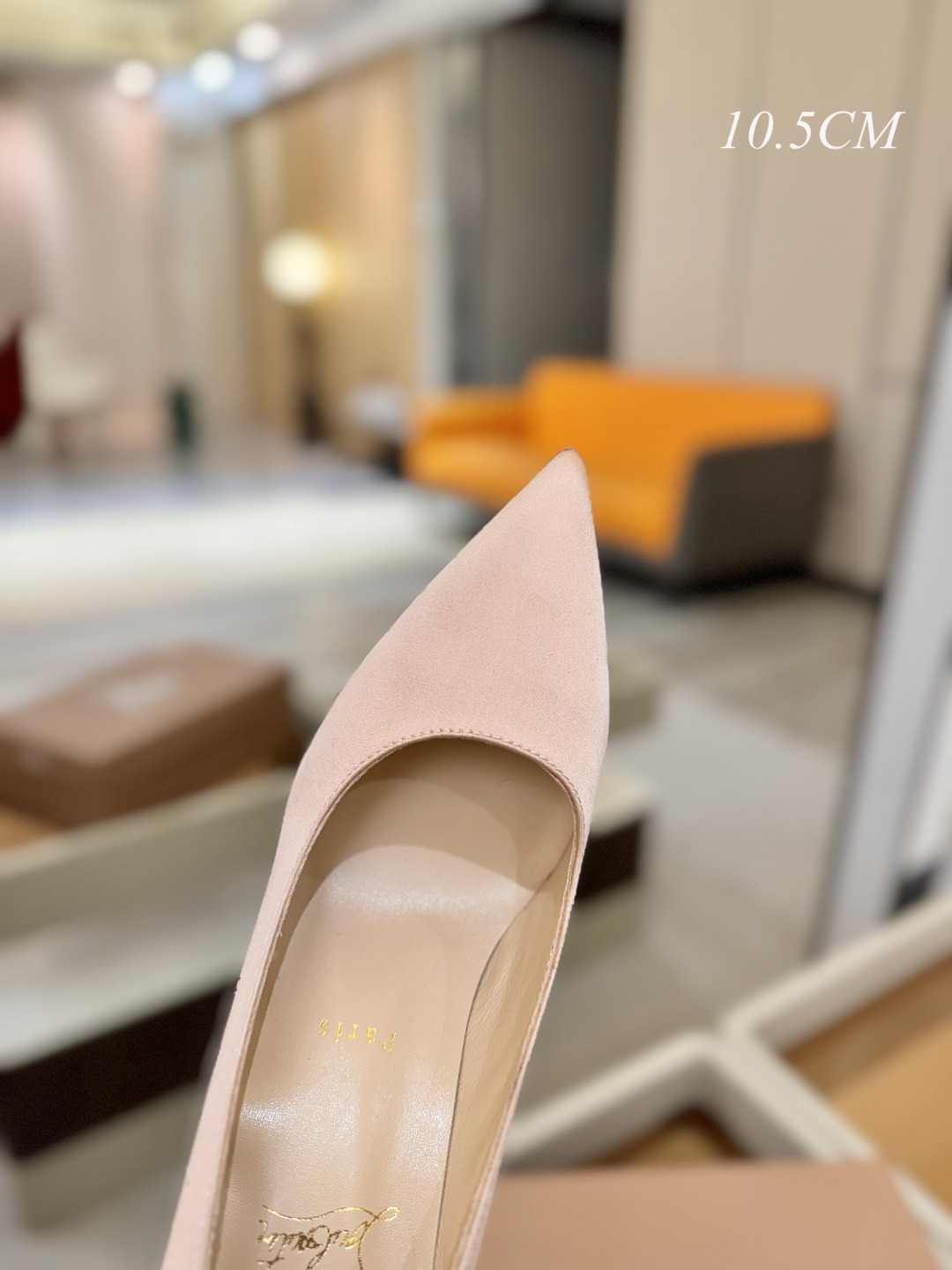 真丝单鞋（经典款）质感立体穿出时尚芭莎的气质优质皮里更加柔软透气，无敌瘦腿，穿上立马拉升腿的长度～涵深刻