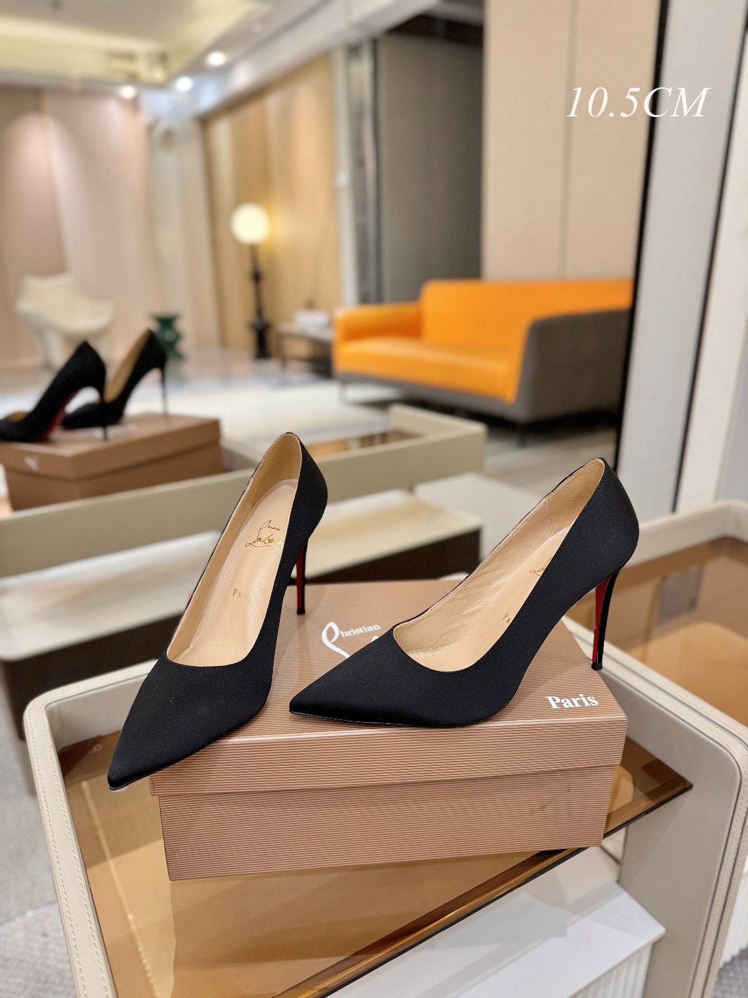 真丝单鞋（经典款）质感立体穿出时尚芭莎的气质优质皮里更加柔软透气，无敌瘦腿，穿上立马拉升腿的长度～涵深刻