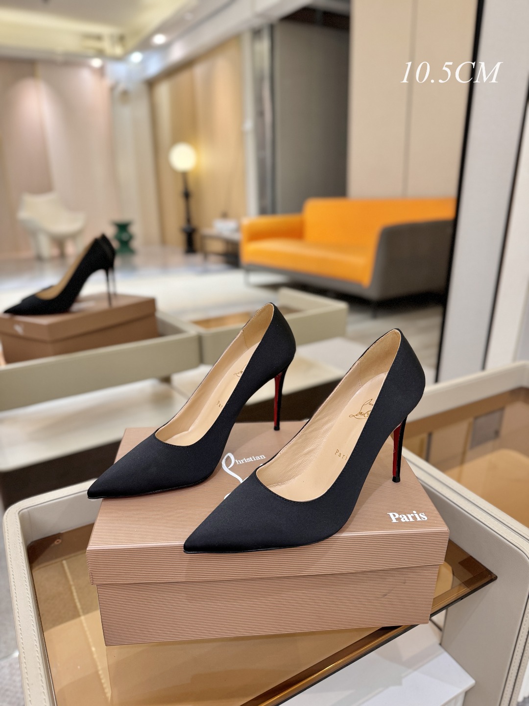 真丝单鞋（经典款）质感立体穿出时尚芭莎的气质优质皮里更加柔软透气，无敌瘦腿，穿上立马拉升腿的长度～涵深刻