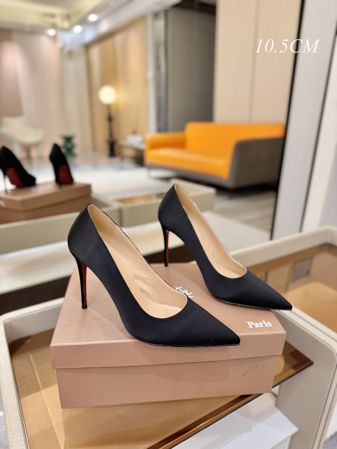 真丝单鞋（经典款）质感立体穿出时尚芭莎的气质优质皮里更加柔软透气，无敌瘦腿，穿上立马拉升腿的长度～涵深刻