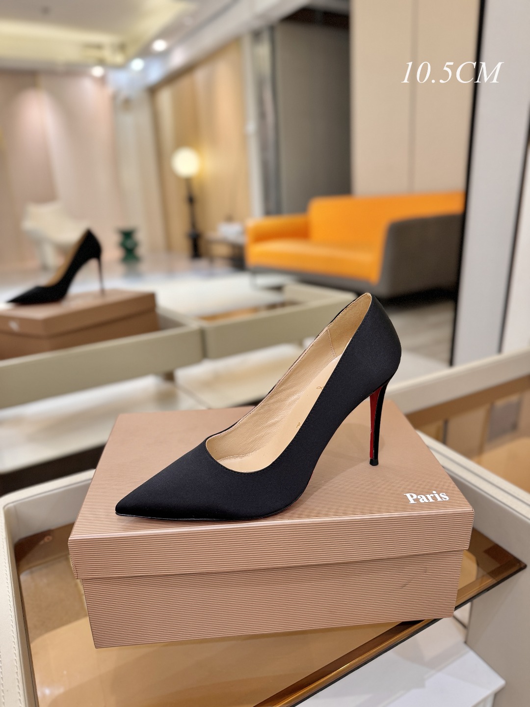 真丝单鞋（经典款）质感立体穿出时尚芭莎的气质优质皮里更加柔软透气，无敌瘦腿，穿上立马拉升腿的长度～涵深刻