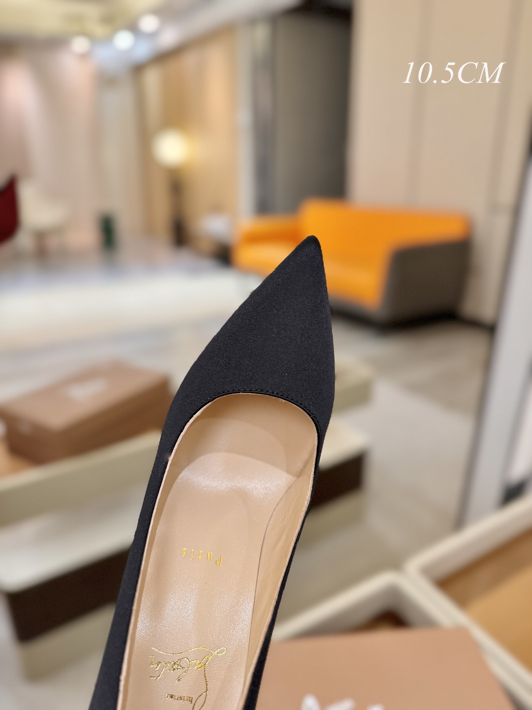 真丝单鞋（经典款）质感立体穿出时尚芭莎的气质优质皮里更加柔软透气，无敌瘦腿，穿上立马拉升腿的长度～涵深刻