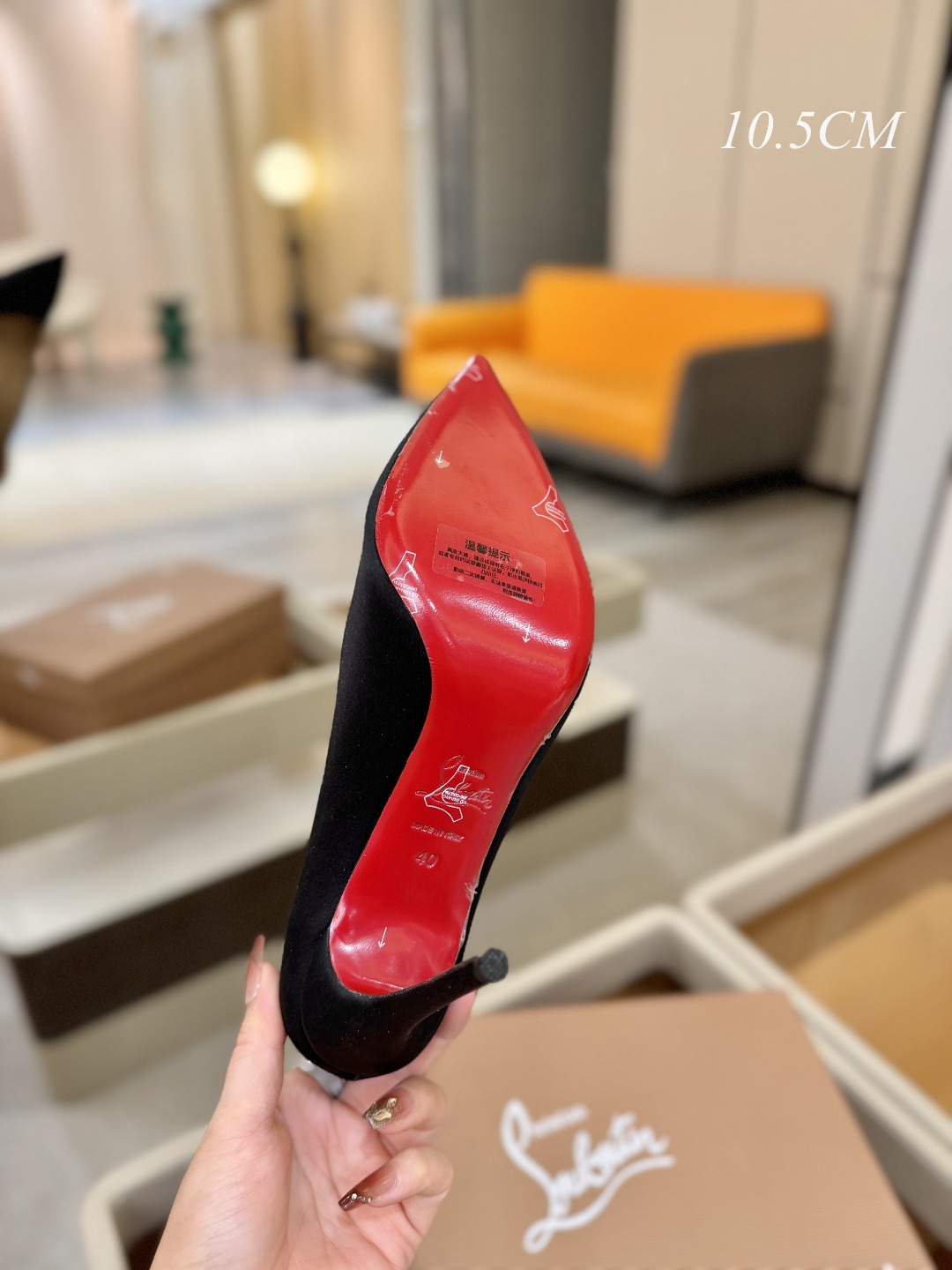 真丝单鞋（经典款）质感立体穿出时尚芭莎的气质优质皮里更加柔软透气，无敌瘦腿，穿上立马拉升腿的长度～涵深刻