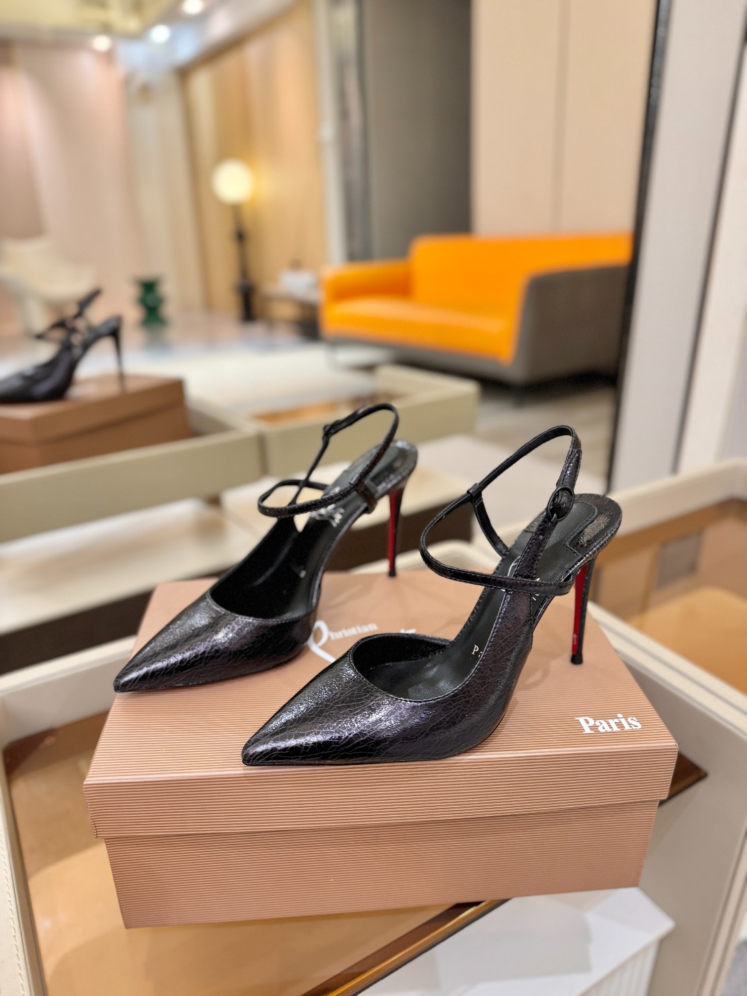 （经典款）质感立体穿出时尚芭莎的气质优质皮里更加柔软透气，无敌瘦腿，穿上立马拉升腿的长度～涵深刻，洞察犀