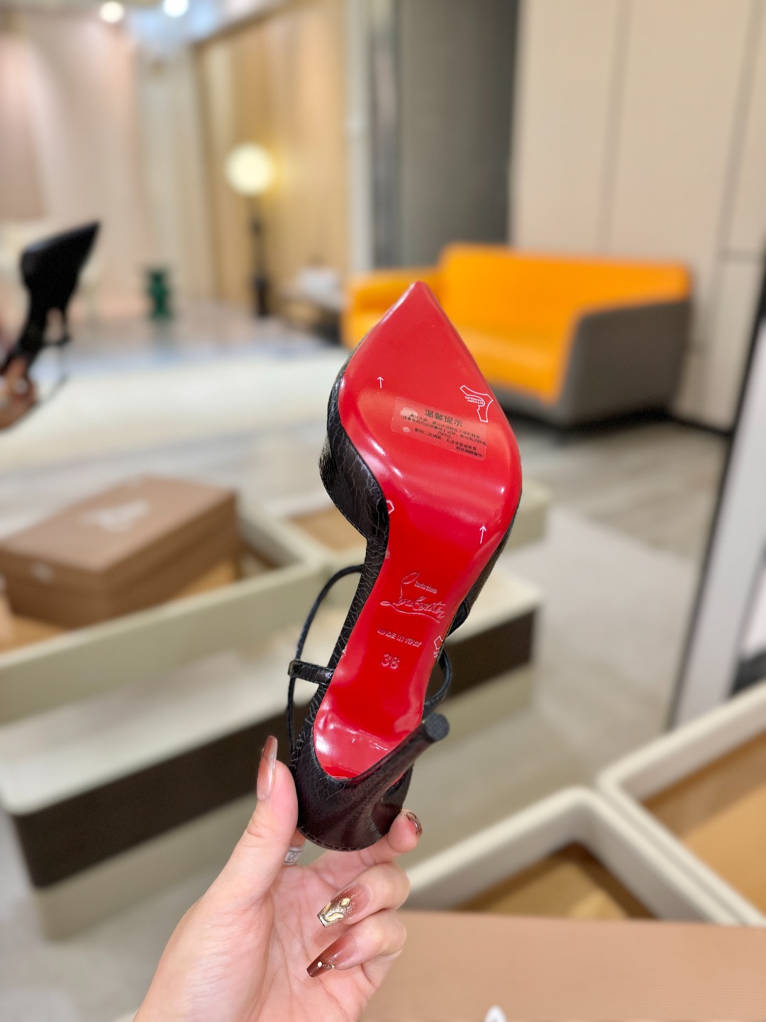 （经典款）质感立体穿出时尚芭莎的气质优质皮里更加柔软透气，无敌瘦腿，穿上立马拉升腿的长度～涵深刻，洞察犀