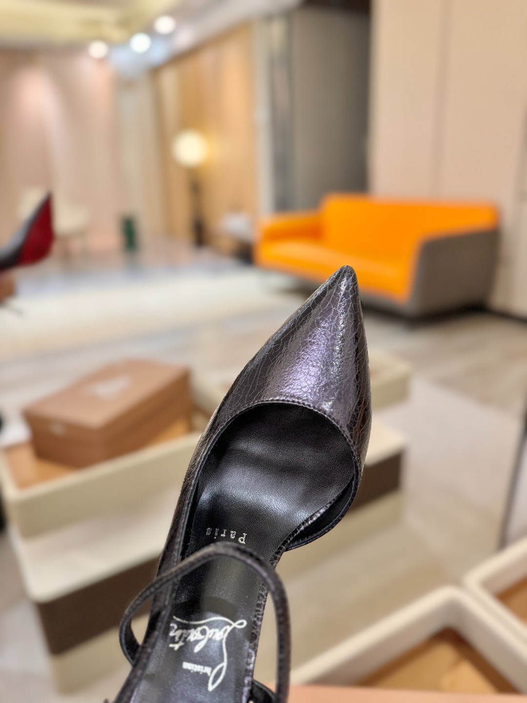 （经典款）质感立体穿出时尚芭莎的气质优质皮里更加柔软透气，无敌瘦腿，穿上立马拉升腿的长度～涵深刻，洞察犀