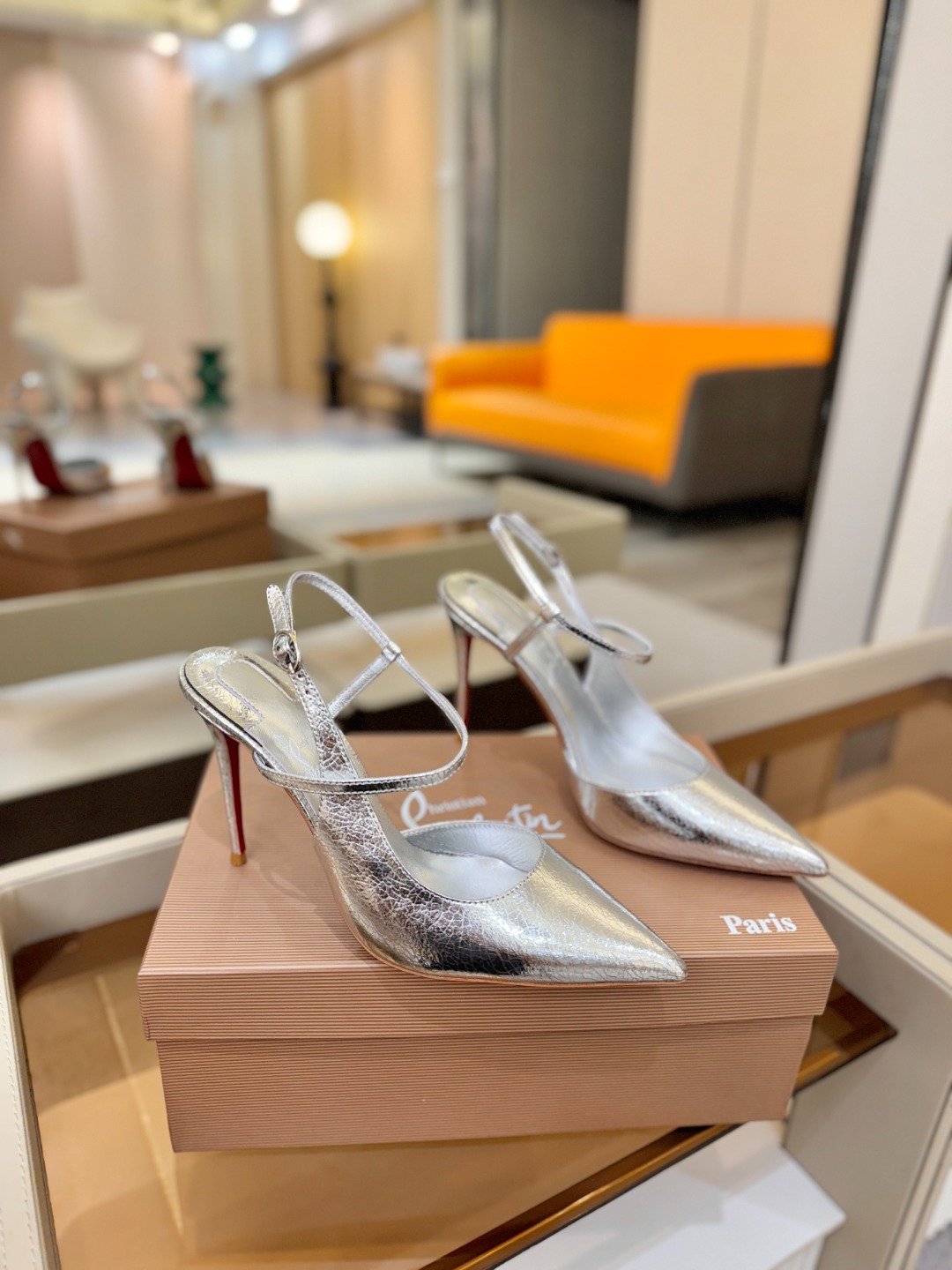 （经典款）质感立体穿出时尚芭莎的气质优质皮里更加柔软透气，无敌瘦腿，穿上立马拉升腿的长度～涵深刻，洞察犀