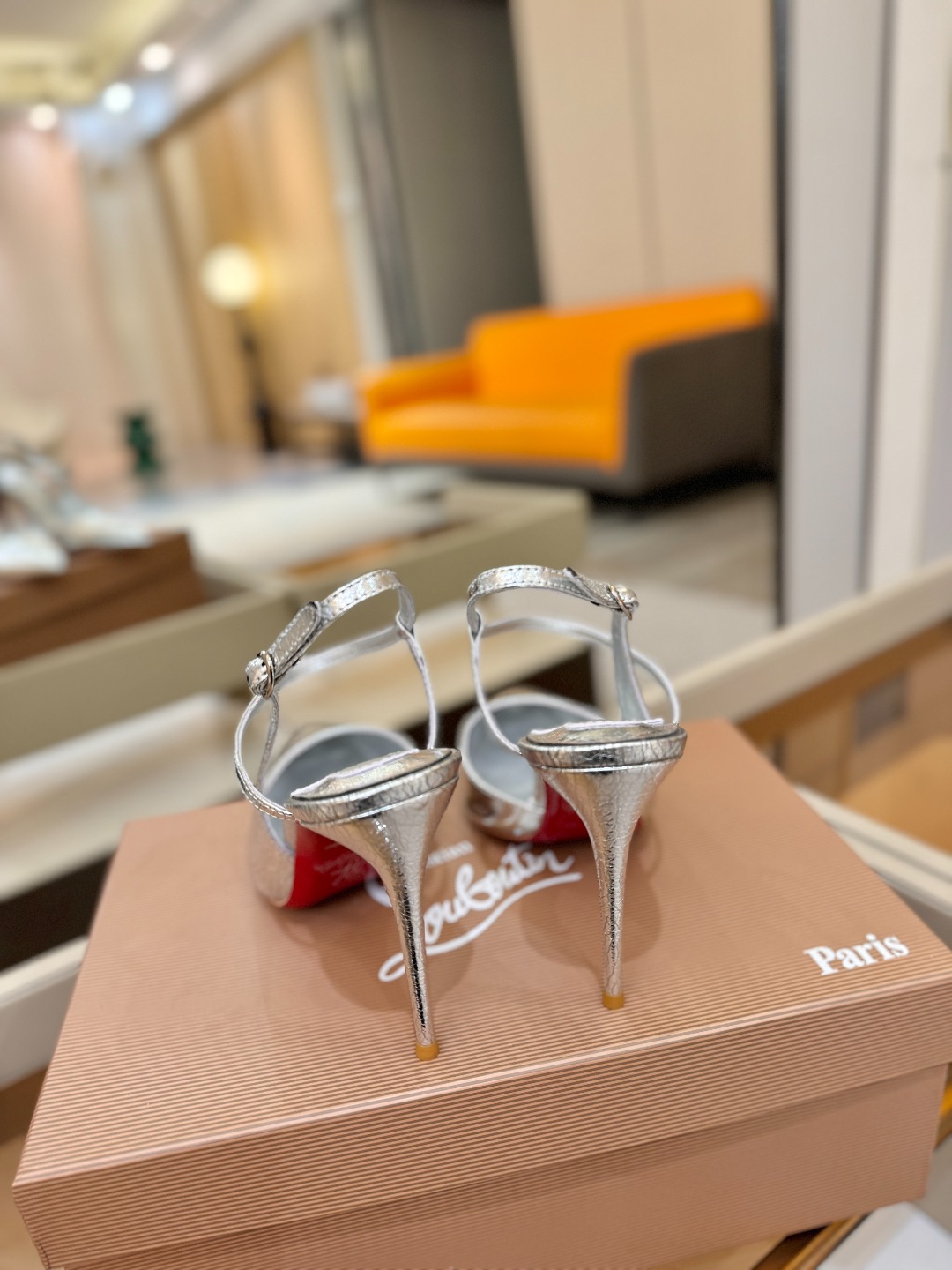 （经典款）质感立体穿出时尚芭莎的气质优质皮里更加柔软透气，无敌瘦腿，穿上立马拉升腿的长度～涵深刻，洞察犀