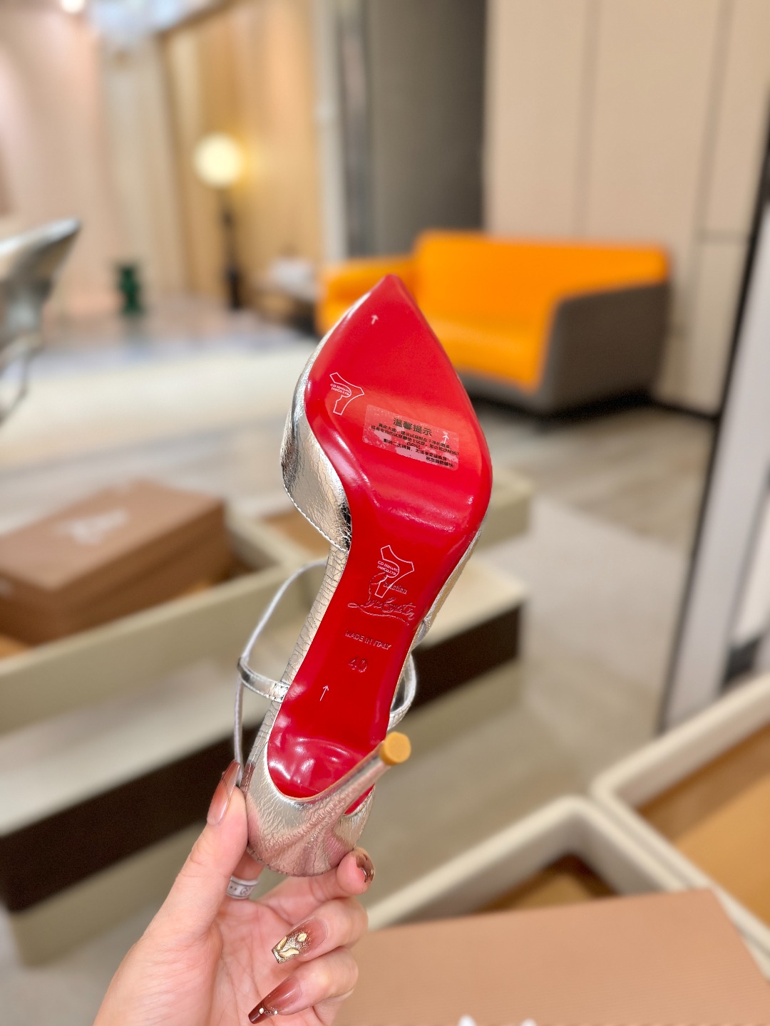 （经典款）质感立体穿出时尚芭莎的气质优质皮里更加柔软透气，无敌瘦腿，穿上立马拉升腿的长度～涵深刻，洞察犀