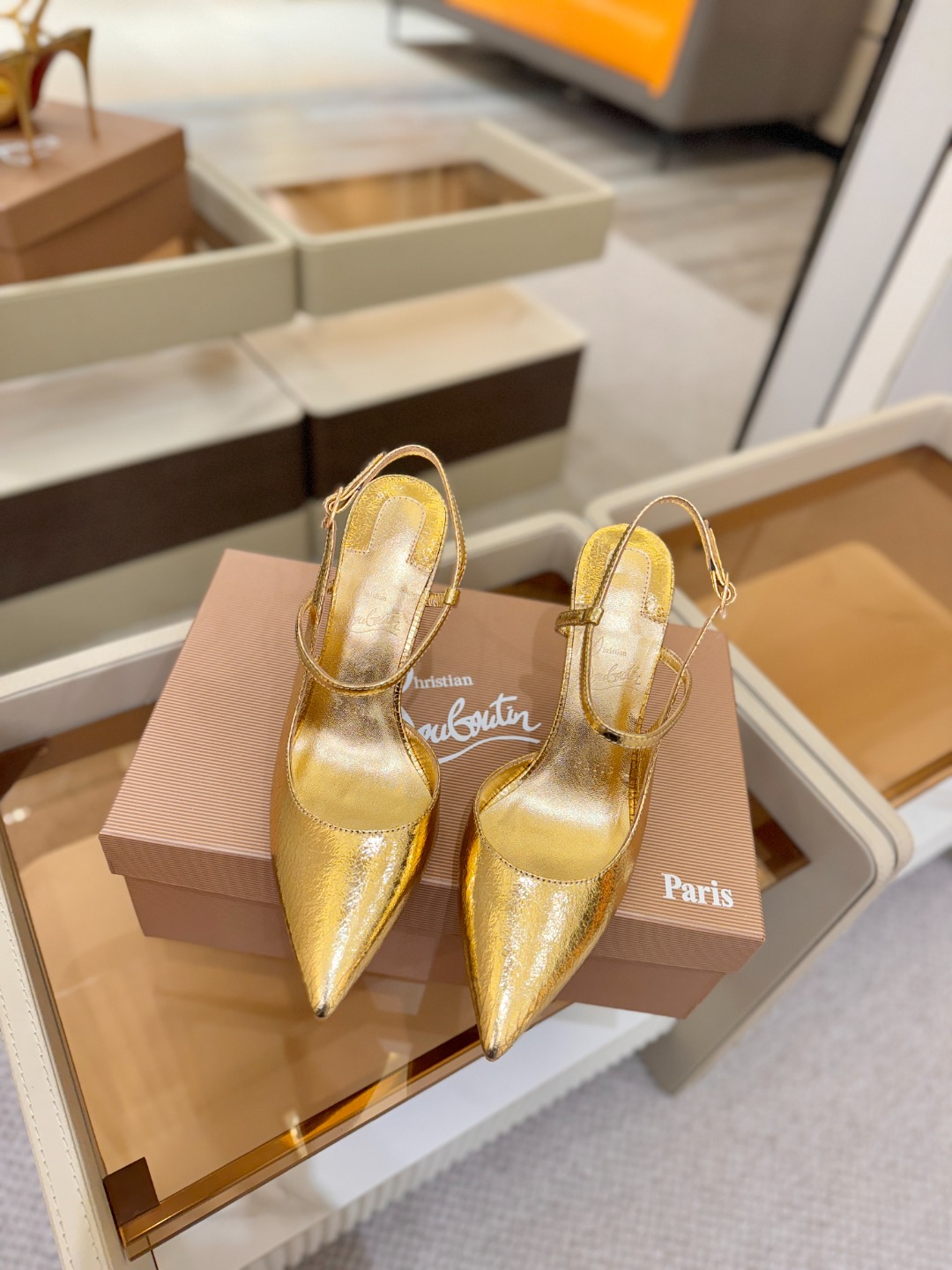 （经典款）质感立体穿出时尚芭莎的气质优质皮里更加柔软透气，无敌瘦腿，穿上立马拉升腿的长度～涵深刻，洞察犀