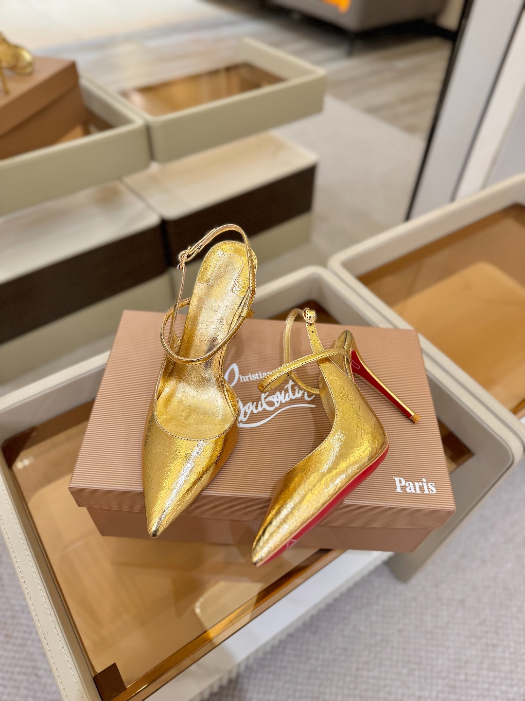 （经典款）质感立体穿出时尚芭莎的气质优质皮里更加柔软透气，无敌瘦腿，穿上立马拉升腿的长度～涵深刻，洞察犀