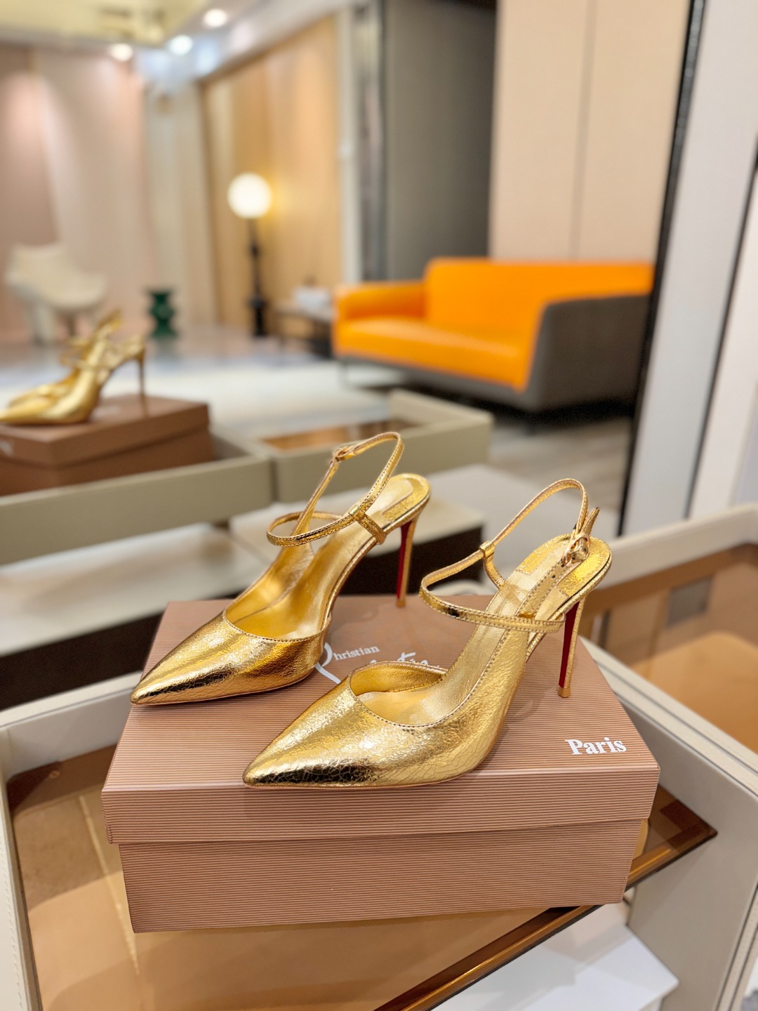 （经典款）质感立体穿出时尚芭莎的气质优质皮里更加柔软透气，无敌瘦腿，穿上立马拉升腿的长度～涵深刻，洞察犀