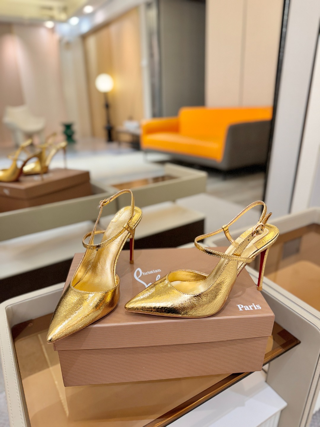 （经典款）质感立体穿出时尚芭莎的气质优质皮里更加柔软透气，无敌瘦腿，穿上立马拉升腿的长度～涵深刻，洞察犀