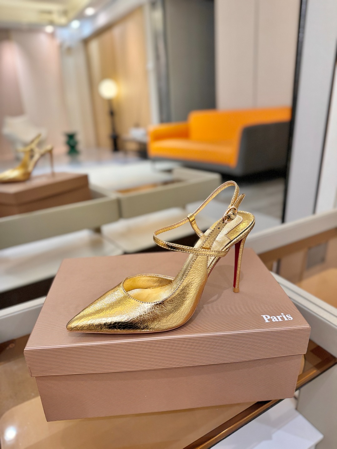 （经典款）质感立体穿出时尚芭莎的气质优质皮里更加柔软透气，无敌瘦腿，穿上立马拉升腿的长度～涵深刻，洞察犀