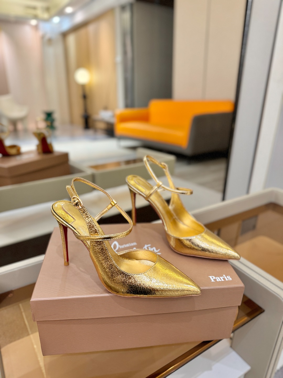 （经典款）质感立体穿出时尚芭莎的气质优质皮里更加柔软透气，无敌瘦腿，穿上立马拉升腿的长度～涵深刻，洞察犀