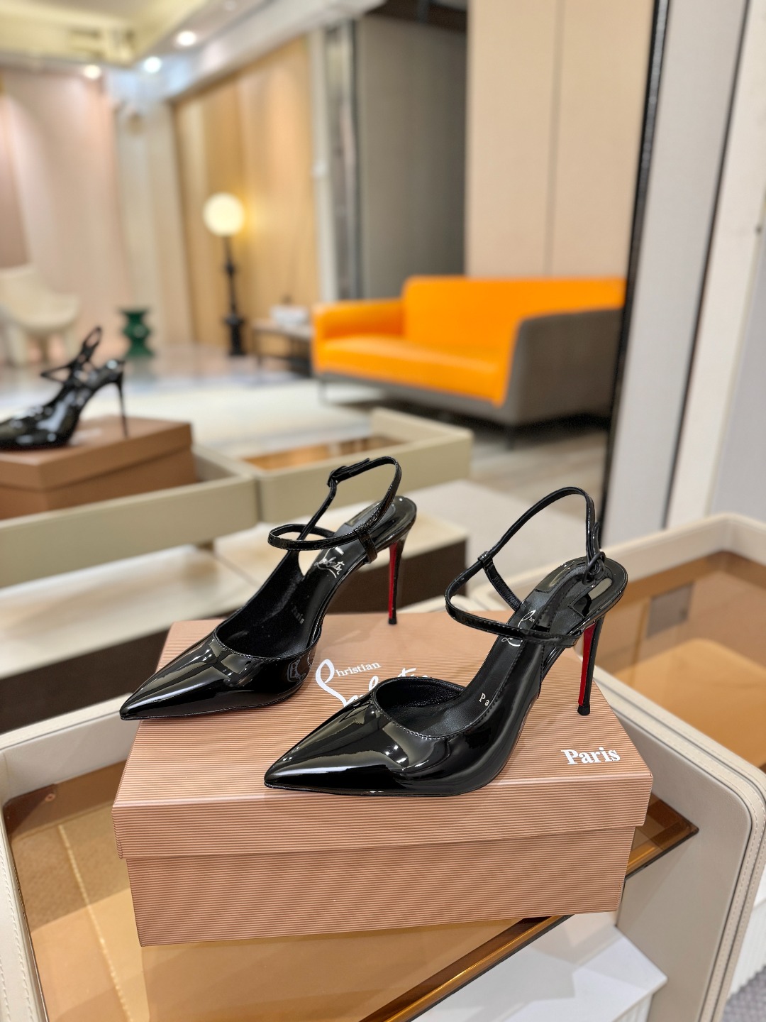 （经典款）质感立体穿出时尚芭莎的气质优质皮里更加柔软透气，无敌瘦腿，穿上立马拉升腿的长度～涵深刻，洞察犀