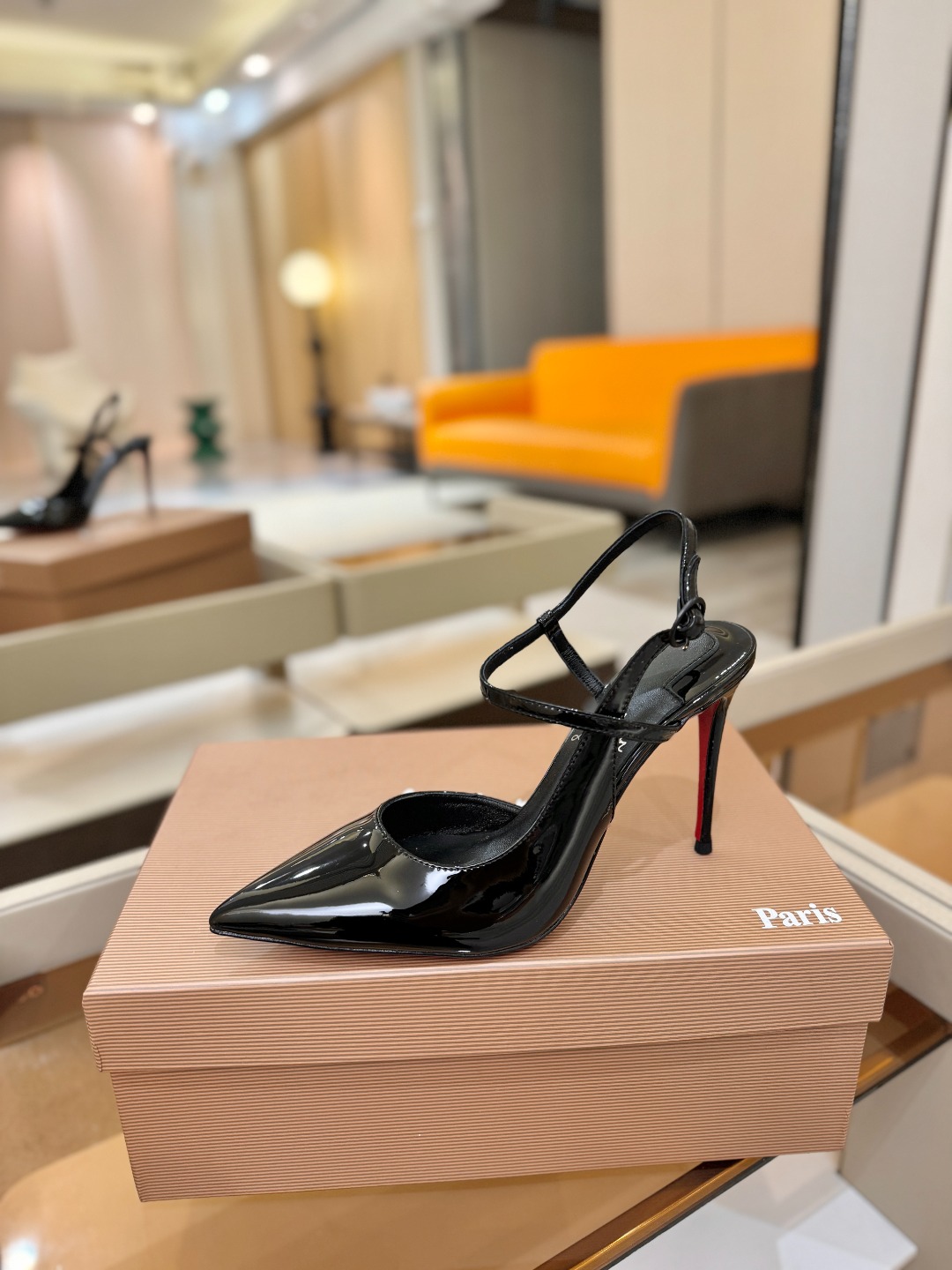 （经典款）质感立体穿出时尚芭莎的气质优质皮里更加柔软透气，无敌瘦腿，穿上立马拉升腿的长度～涵深刻，洞察犀