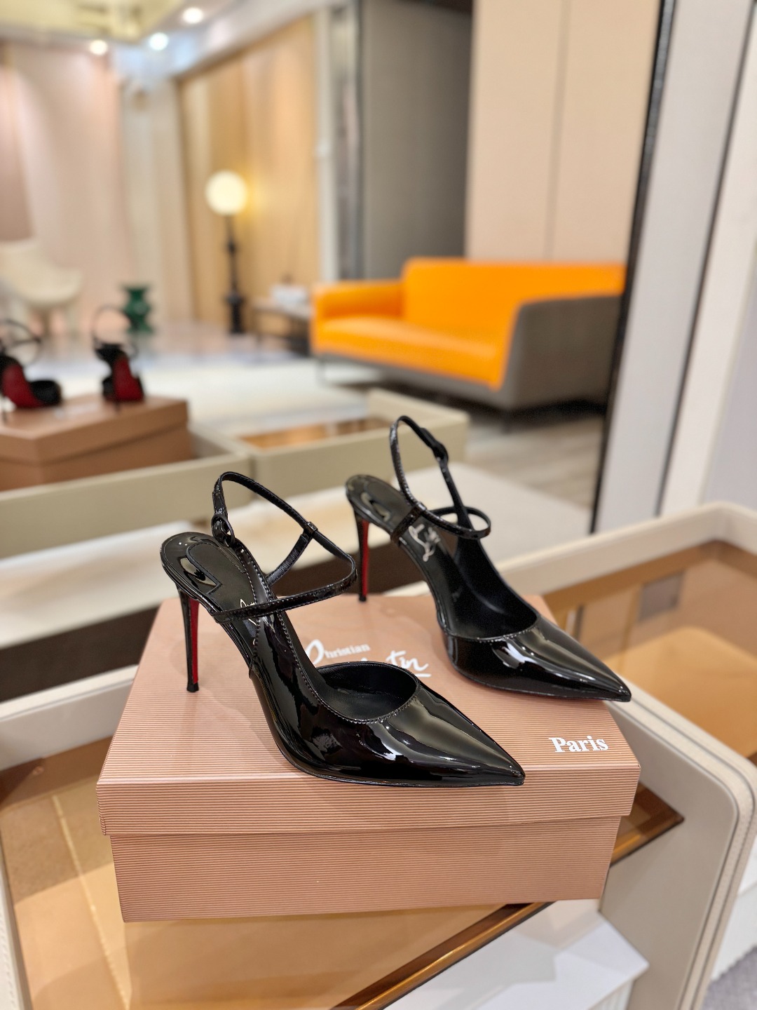 （经典款）质感立体穿出时尚芭莎的气质优质皮里更加柔软透气，无敌瘦腿，穿上立马拉升腿的长度～涵深刻，洞察犀