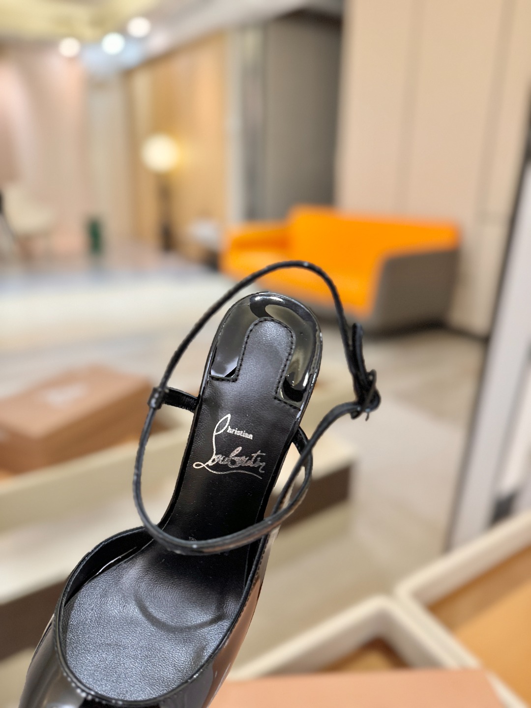 （经典款）质感立体穿出时尚芭莎的气质优质皮里更加柔软透气，无敌瘦腿，穿上立马拉升腿的长度～涵深刻，洞察犀