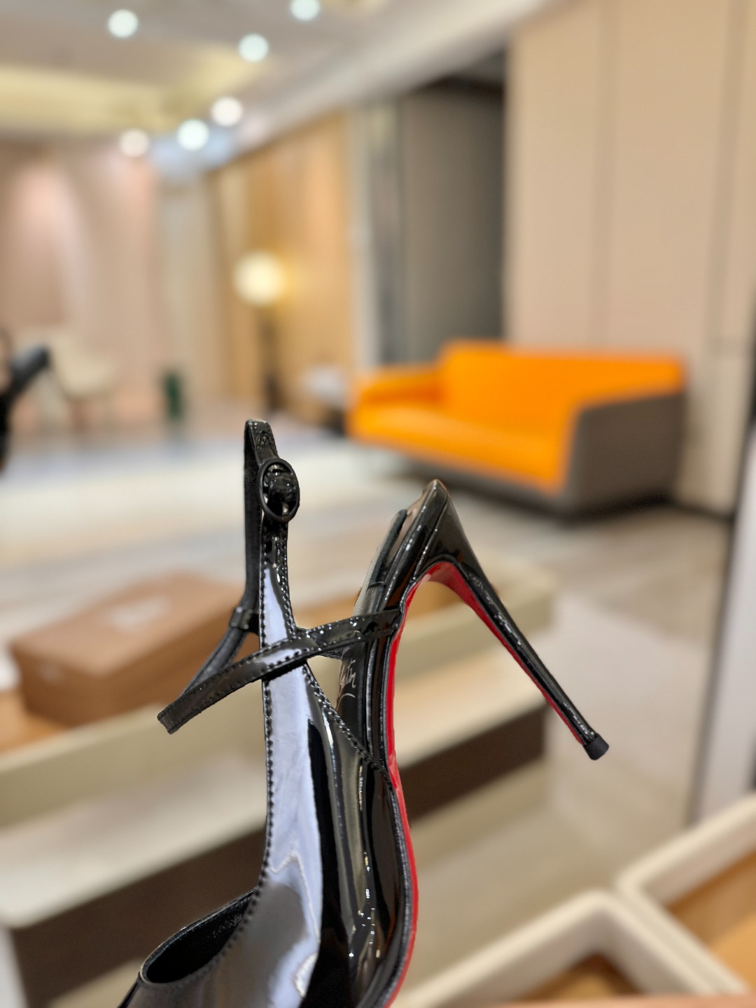 （经典款）质感立体穿出时尚芭莎的气质优质皮里更加柔软透气，无敌瘦腿，穿上立马拉升腿的长度～涵深刻，洞察犀