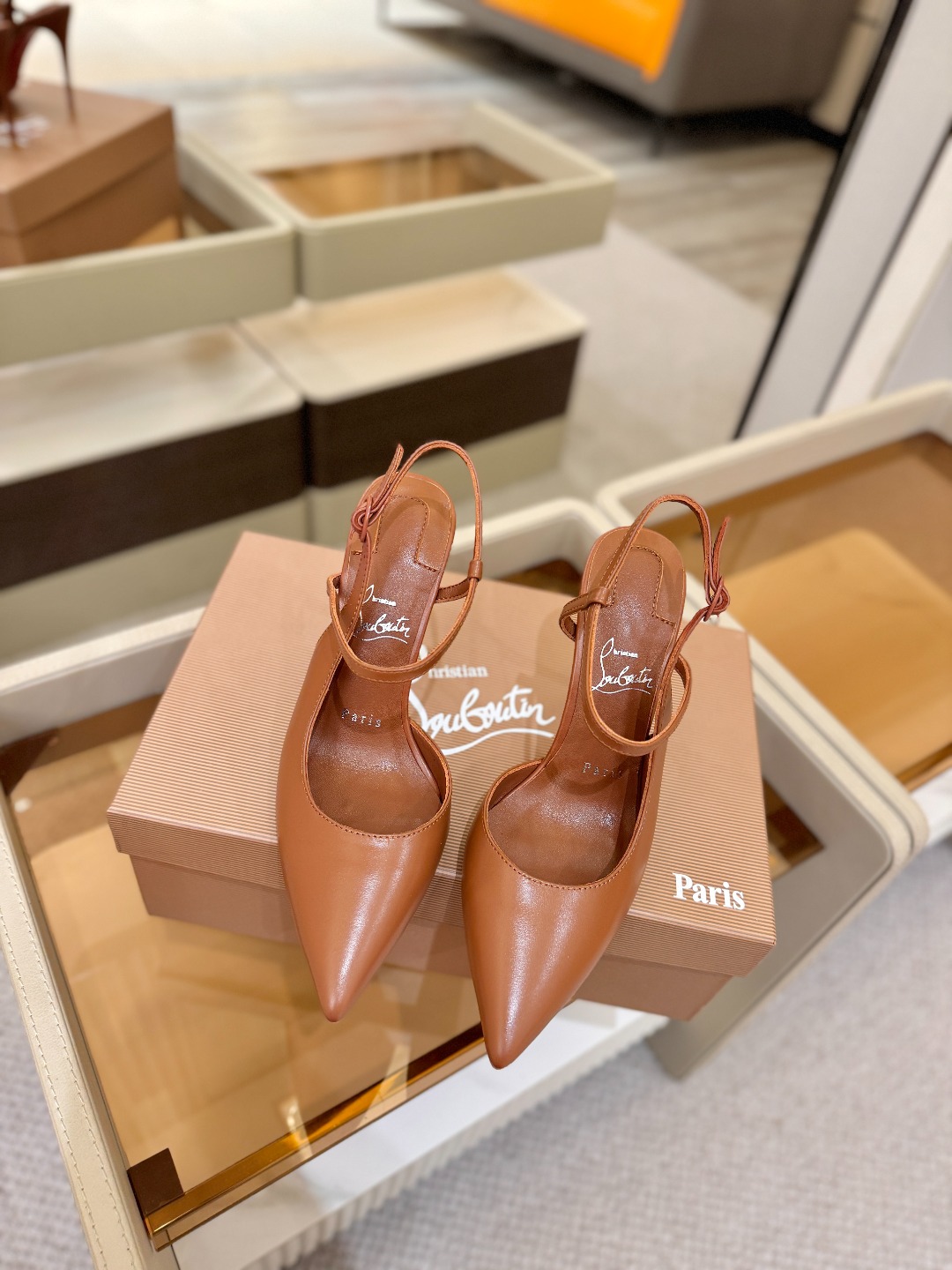 （经典款）质感立体穿出时尚芭莎的气质优质皮里更加柔软透气，无敌瘦腿，穿上立马拉升腿的长度～涵深刻，洞察犀