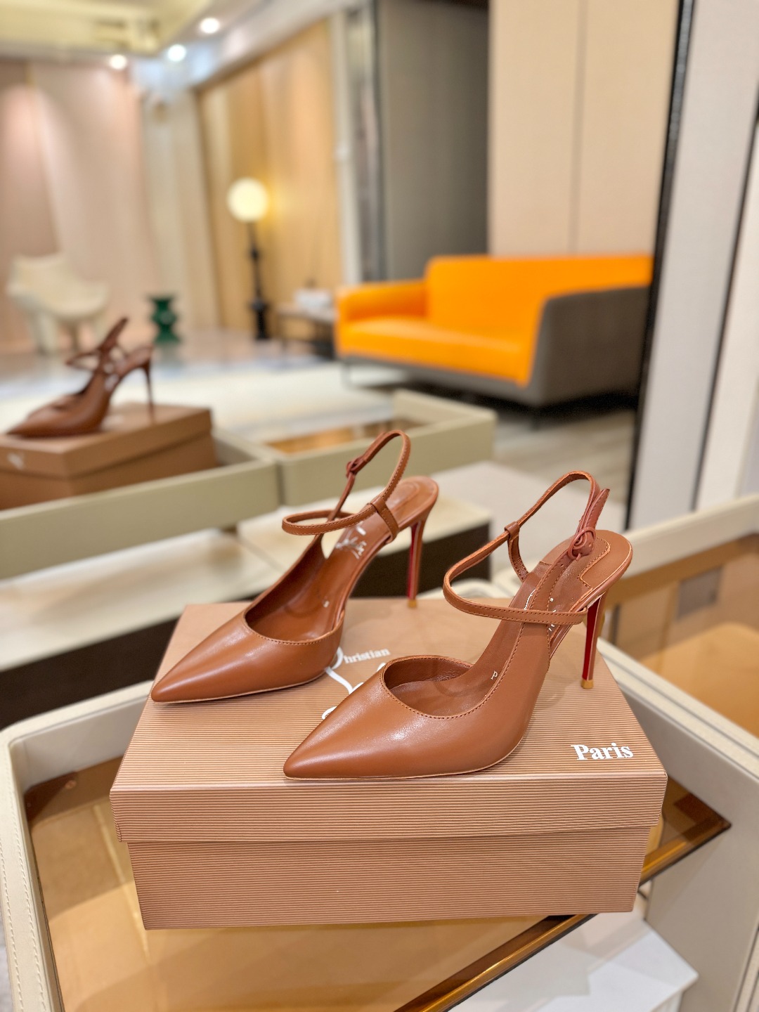 （经典款）质感立体穿出时尚芭莎的气质优质皮里更加柔软透气，无敌瘦腿，穿上立马拉升腿的长度～涵深刻，洞察犀