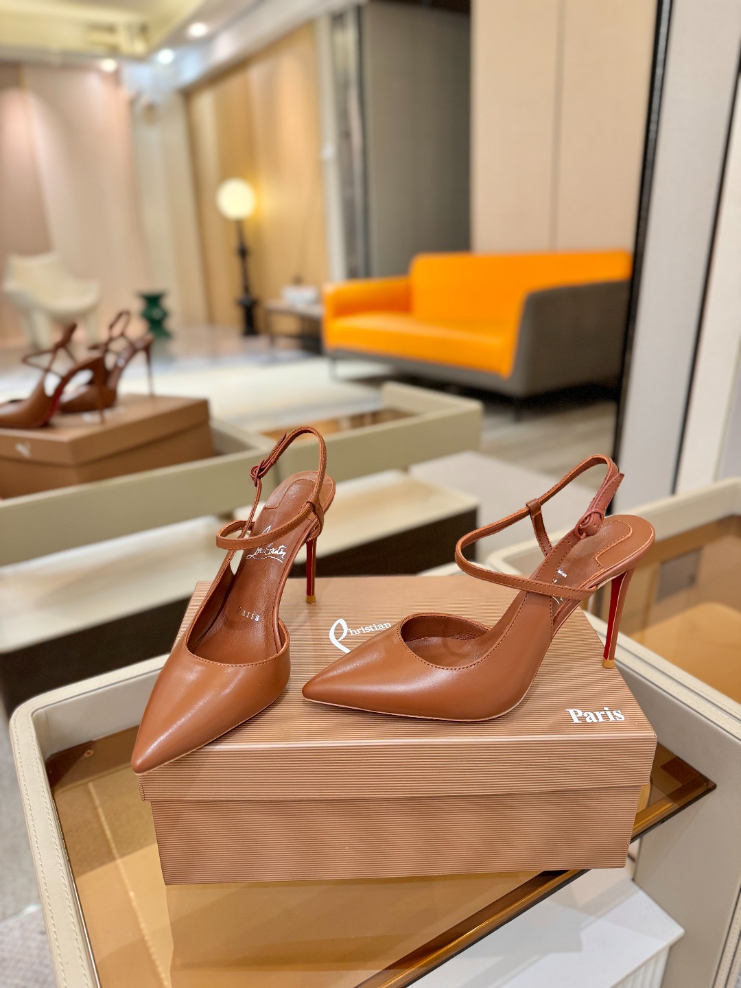 （经典款）质感立体穿出时尚芭莎的气质优质皮里更加柔软透气，无敌瘦腿，穿上立马拉升腿的长度～涵深刻，洞察犀