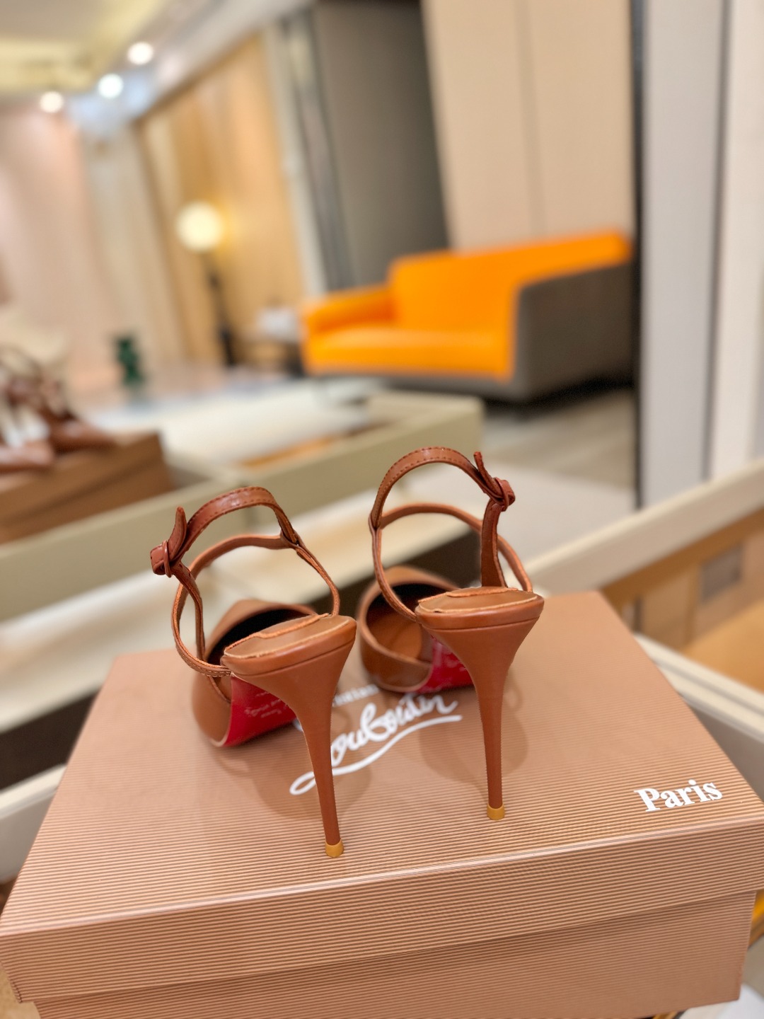 （经典款）质感立体穿出时尚芭莎的气质优质皮里更加柔软透气，无敌瘦腿，穿上立马拉升腿的长度～涵深刻，洞察犀