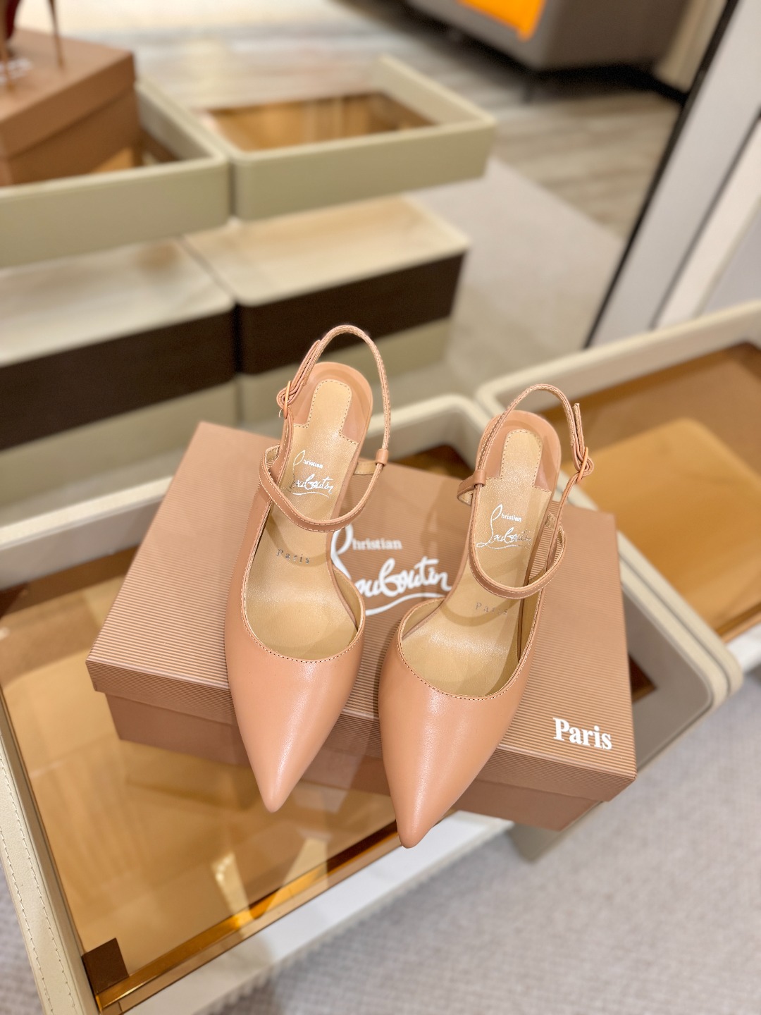 （经典款）质感立体穿出时尚芭莎的气质优质皮里更加柔软透气，无敌瘦腿，穿上立马拉升腿的长度～涵深刻，洞察犀