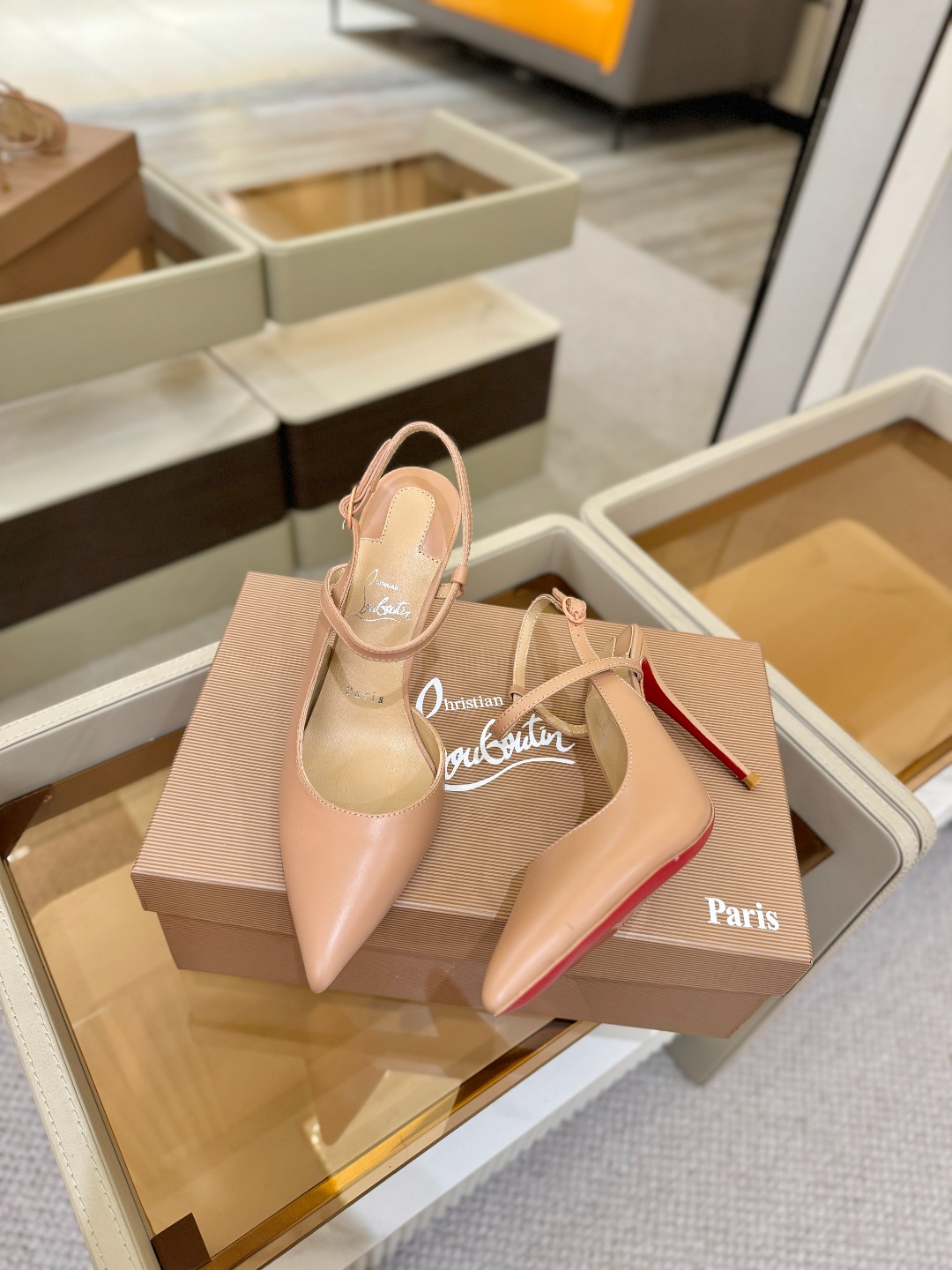 （经典款）质感立体穿出时尚芭莎的气质优质皮里更加柔软透气，无敌瘦腿，穿上立马拉升腿的长度～涵深刻，洞察犀