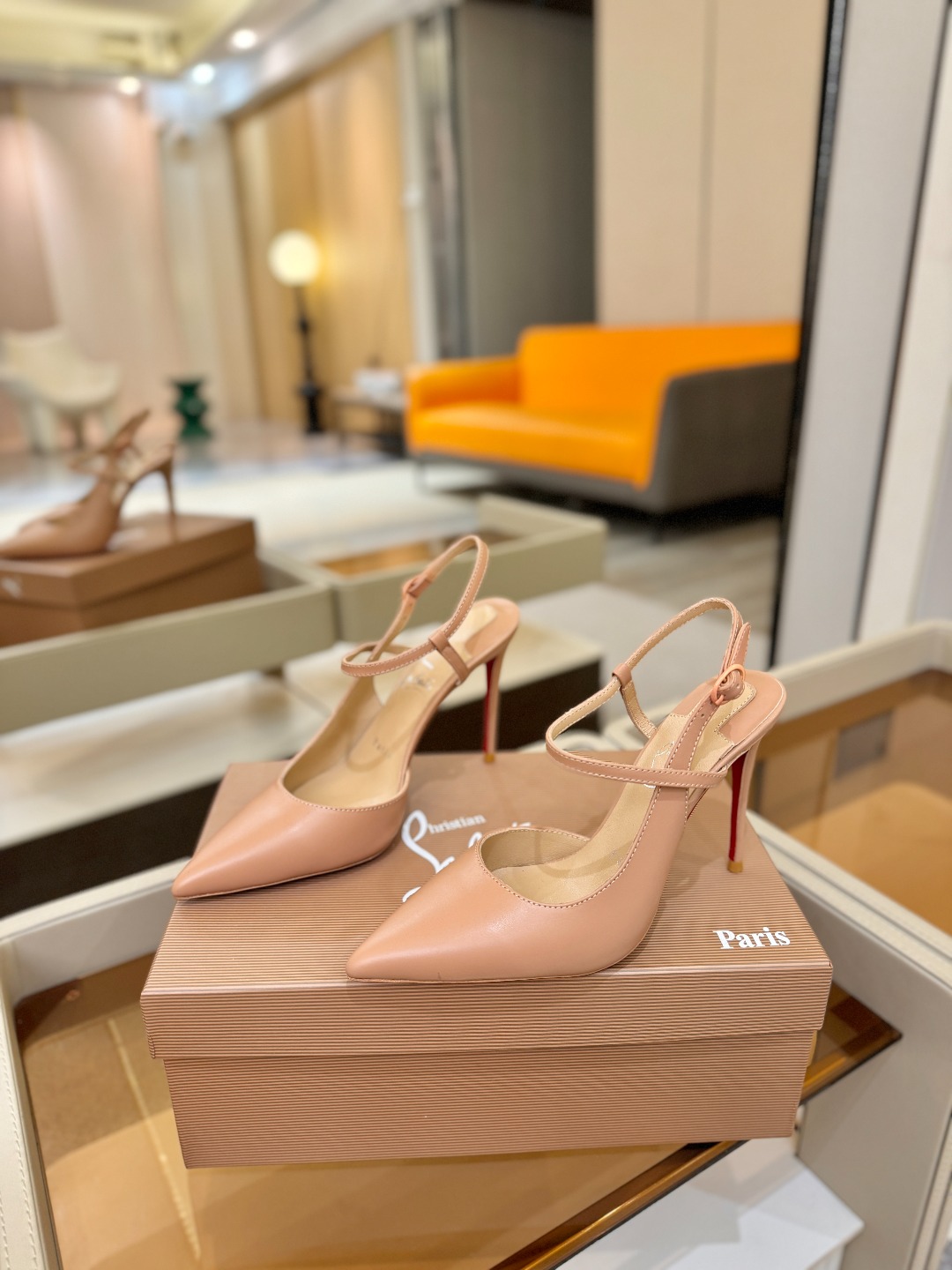 （经典款）质感立体穿出时尚芭莎的气质优质皮里更加柔软透气，无敌瘦腿，穿上立马拉升腿的长度～涵深刻，洞察犀