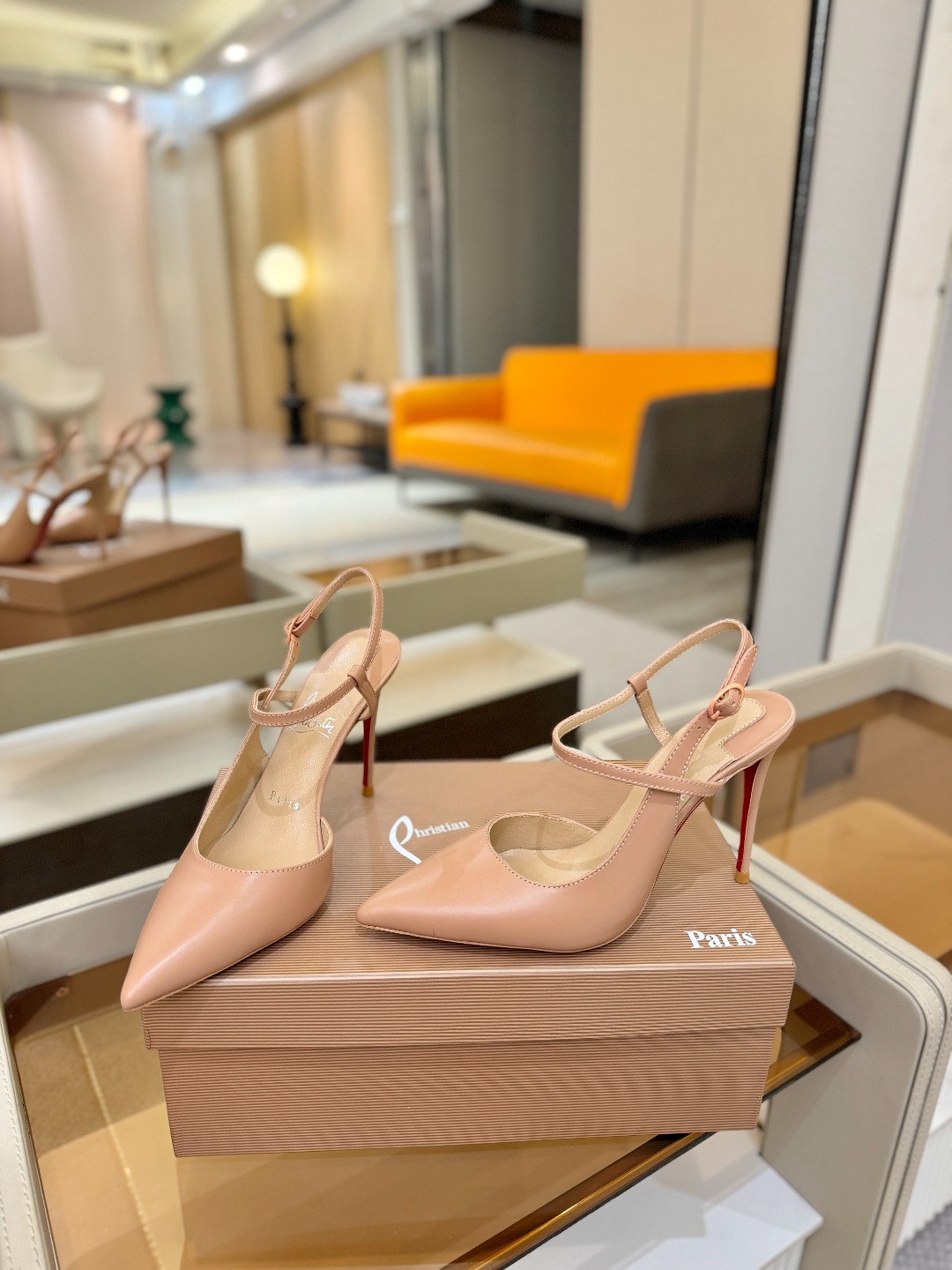 （经典款）质感立体穿出时尚芭莎的气质优质皮里更加柔软透气，无敌瘦腿，穿上立马拉升腿的长度～涵深刻，洞察犀