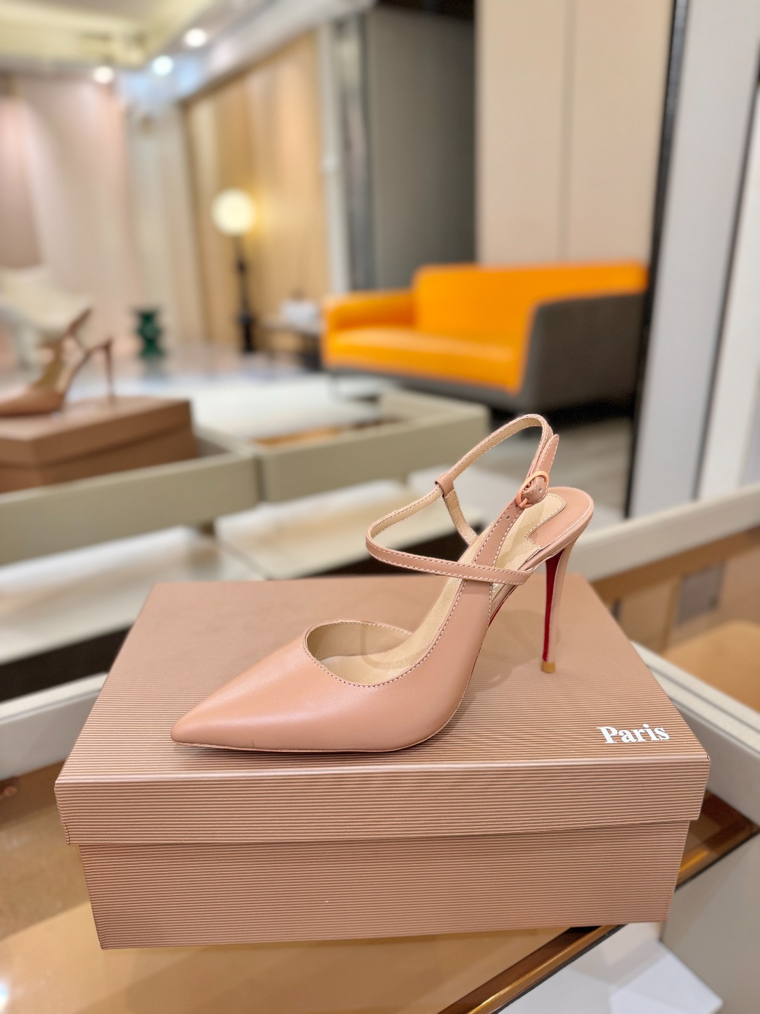 （经典款）质感立体穿出时尚芭莎的气质优质皮里更加柔软透气，无敌瘦腿，穿上立马拉升腿的长度～涵深刻，洞察犀