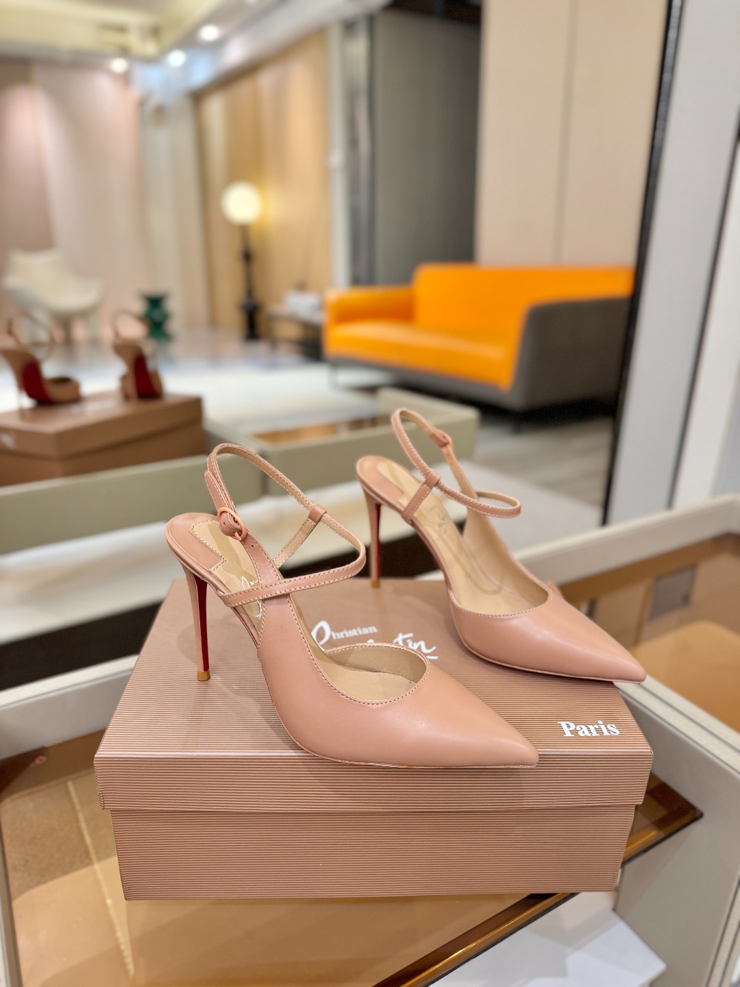 （经典款）质感立体穿出时尚芭莎的气质优质皮里更加柔软透气，无敌瘦腿，穿上立马拉升腿的长度～涵深刻，洞察犀