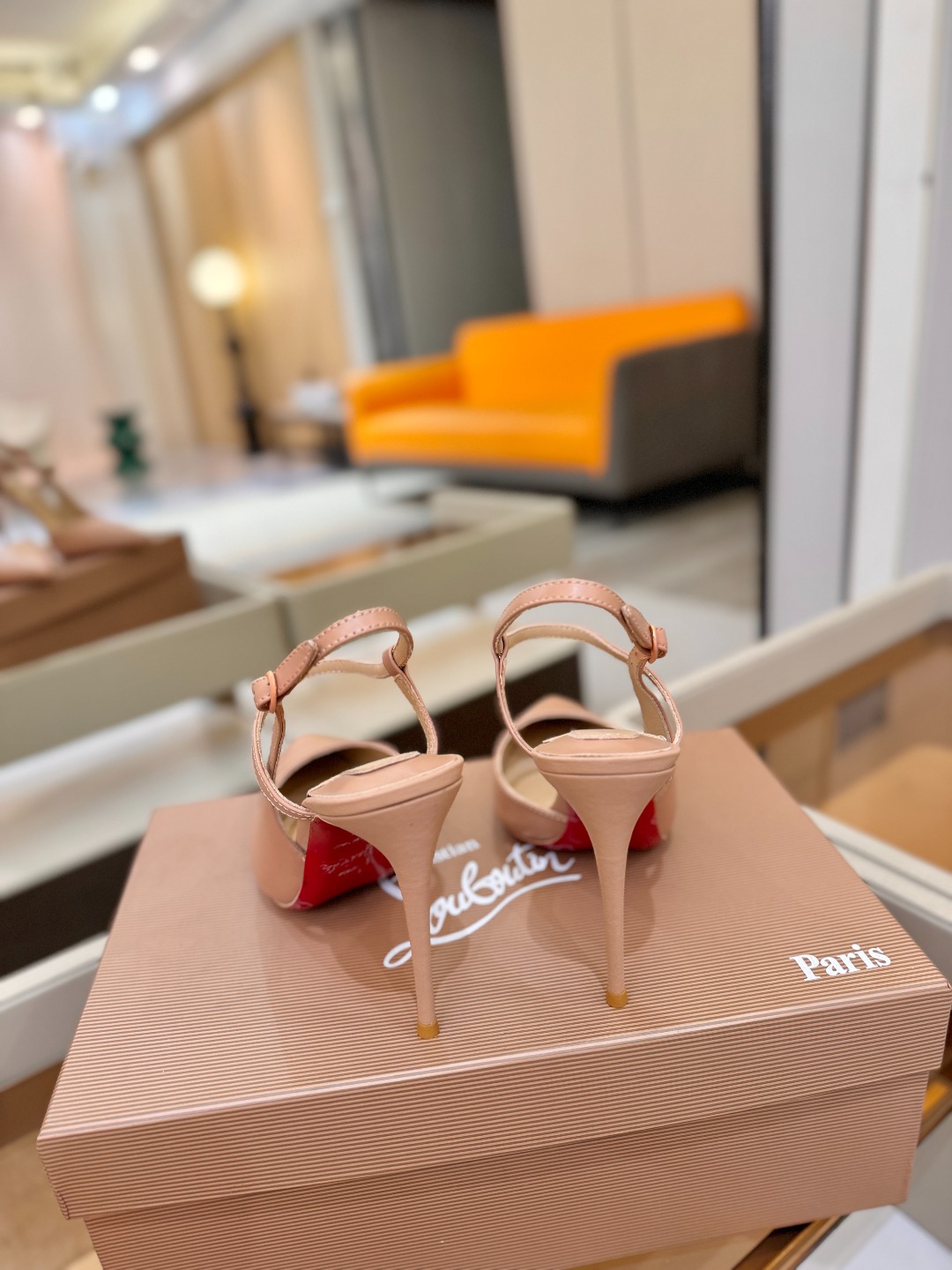 （经典款）质感立体穿出时尚芭莎的气质优质皮里更加柔软透气，无敌瘦腿，穿上立马拉升腿的长度～涵深刻，洞察犀