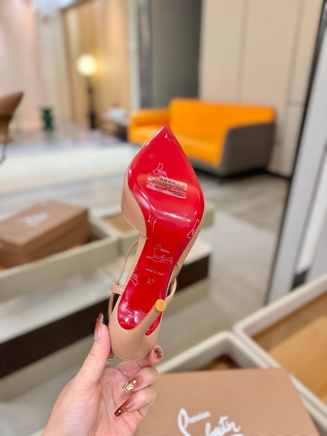 （经典款）质感立体穿出时尚芭莎的气质优质皮里更加柔软透气，无敌瘦腿，穿上立马拉升腿的长度～涵深刻，洞察犀