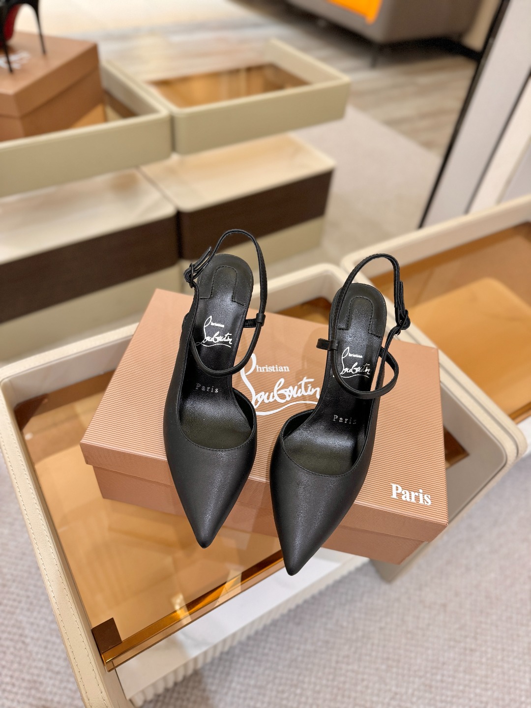 （经典款）质感立体穿出时尚芭莎的气质优质皮里更加柔软透气，无敌瘦腿，穿上立马拉升腿的长度～涵深刻，洞察犀