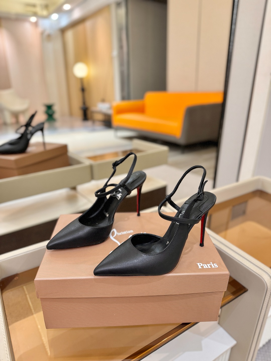 （经典款）质感立体穿出时尚芭莎的气质优质皮里更加柔软透气，无敌瘦腿，穿上立马拉升腿的长度～涵深刻，洞察犀