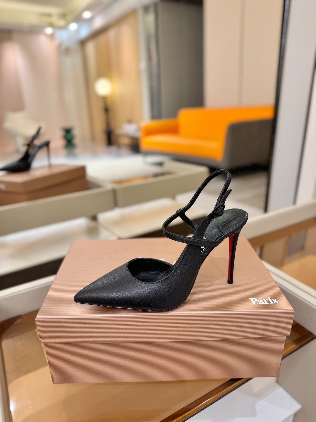 （经典款）质感立体穿出时尚芭莎的气质优质皮里更加柔软透气，无敌瘦腿，穿上立马拉升腿的长度～涵深刻，洞察犀