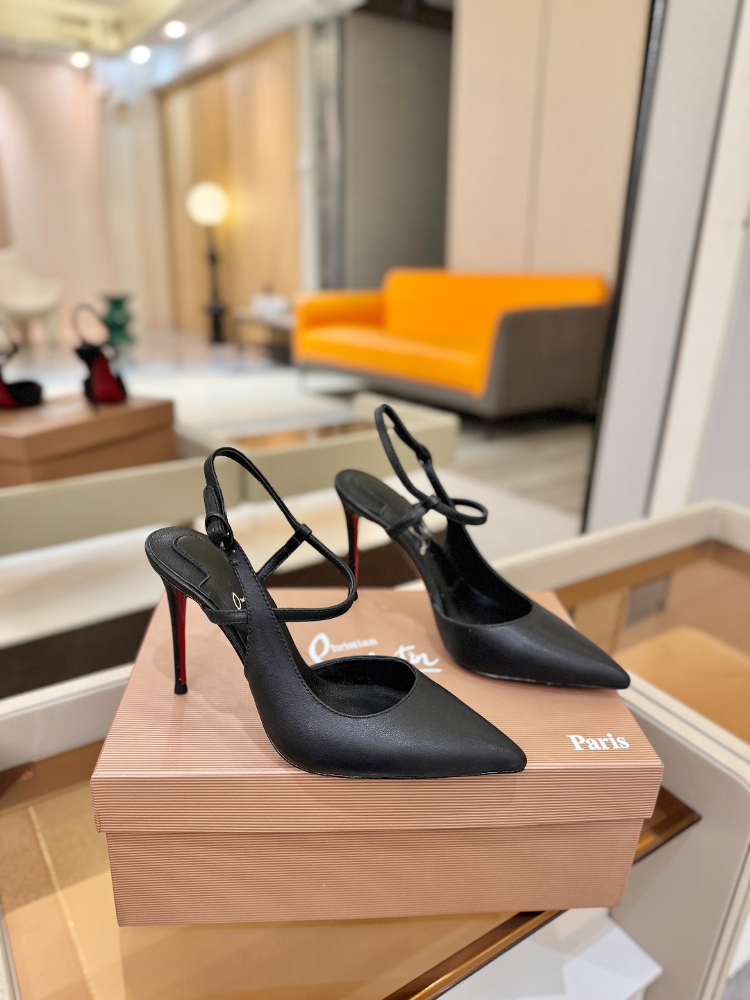 （经典款）质感立体穿出时尚芭莎的气质优质皮里更加柔软透气，无敌瘦腿，穿上立马拉升腿的长度～涵深刻，洞察犀