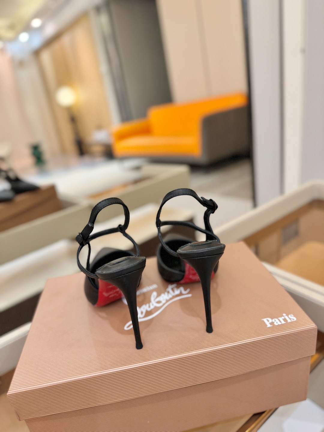 （经典款）质感立体穿出时尚芭莎的气质优质皮里更加柔软透气，无敌瘦腿，穿上立马拉升腿的长度～涵深刻，洞察犀