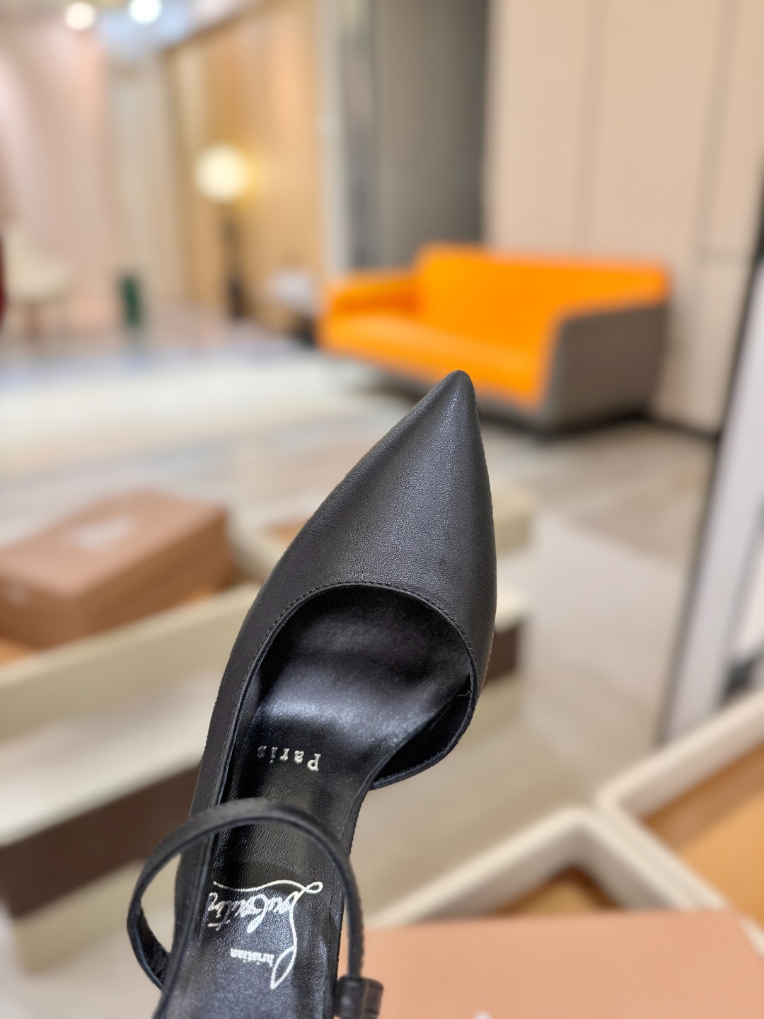 （经典款）质感立体穿出时尚芭莎的气质优质皮里更加柔软透气，无敌瘦腿，穿上立马拉升腿的长度～涵深刻，洞察犀