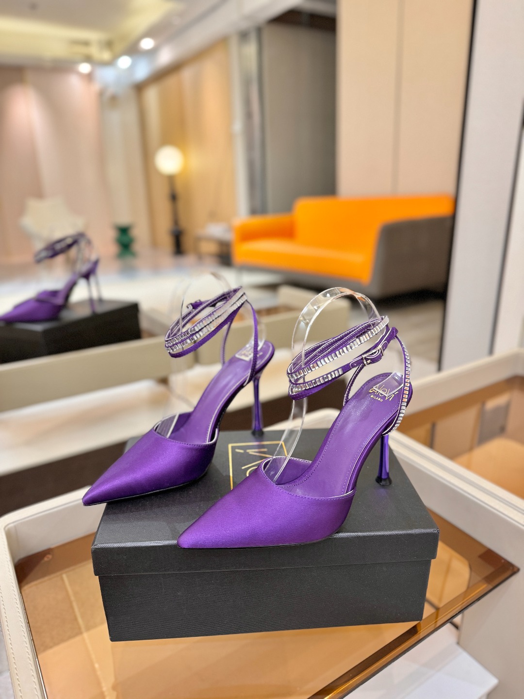 阿列维·姆拉诺 𝘼𝙡𝙚𝙫𝙞 𝙈𝙡𝙖𝙣𝙤Alevi Milano闪钻装饰高跟走秀凉鞋一个享有盛誉的奢侈鞋品